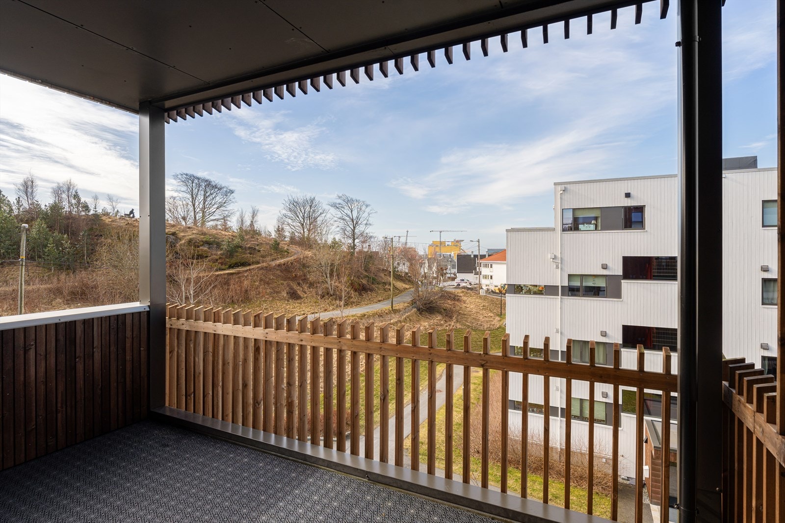 Vestvendt balkog med god solforhold Galleribilde