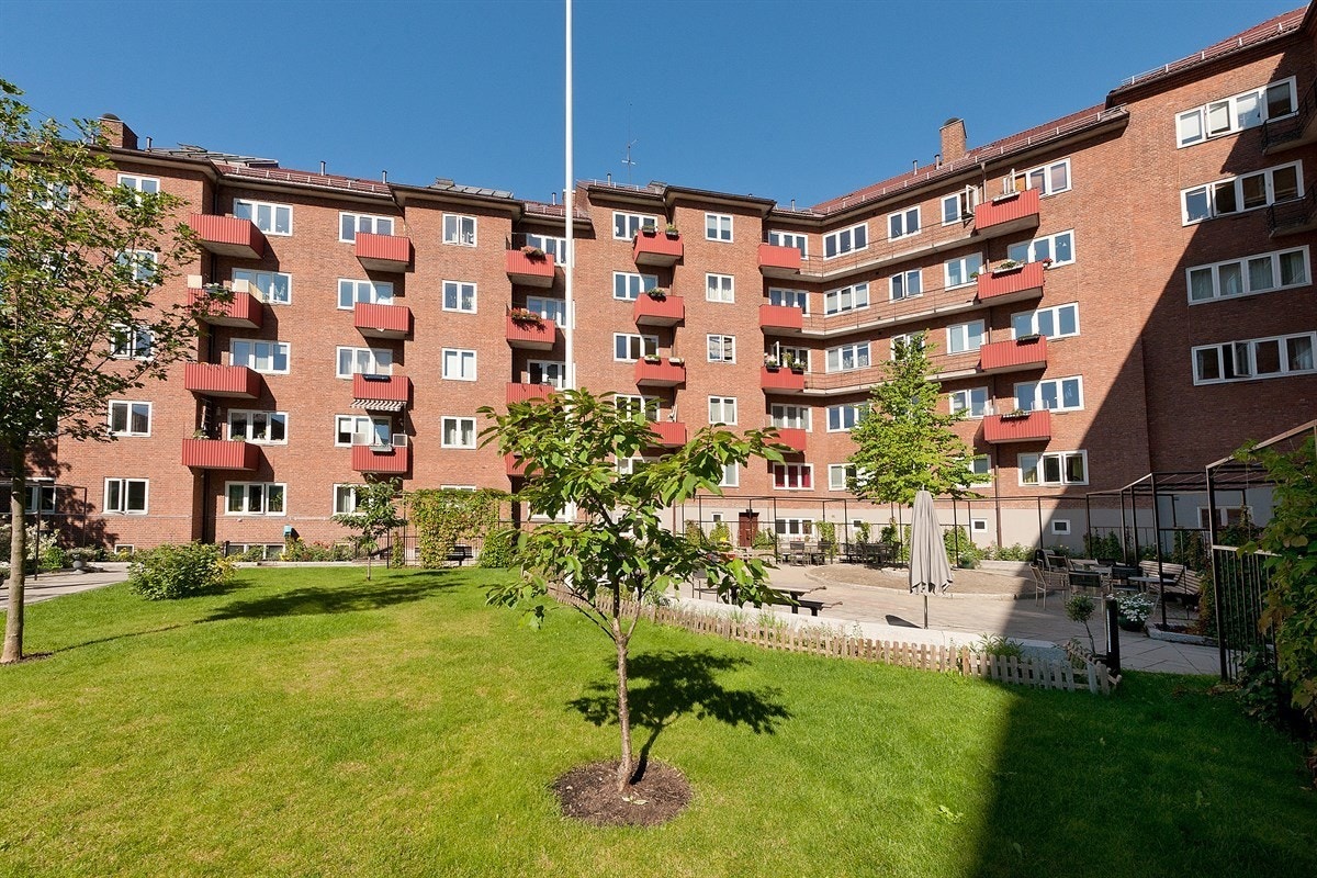 Frodig bakgård for beboerne i borettslaget. Galleribilde