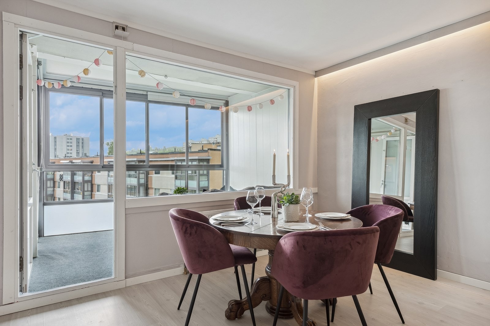 God plass til spisebord, sofa og hva en måtte ønske Galleribilde