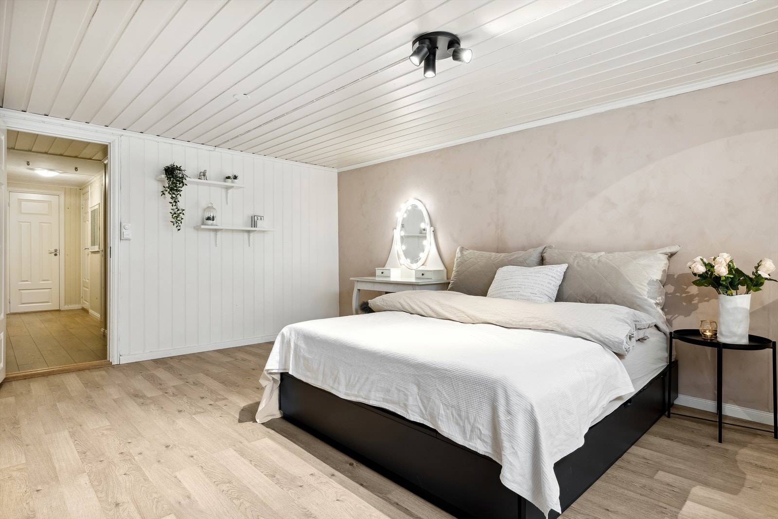 Flere tilsvarende hus har søkt bruksendring av denne etasjen og fått den godkjent til varig opphold. Galleribilde