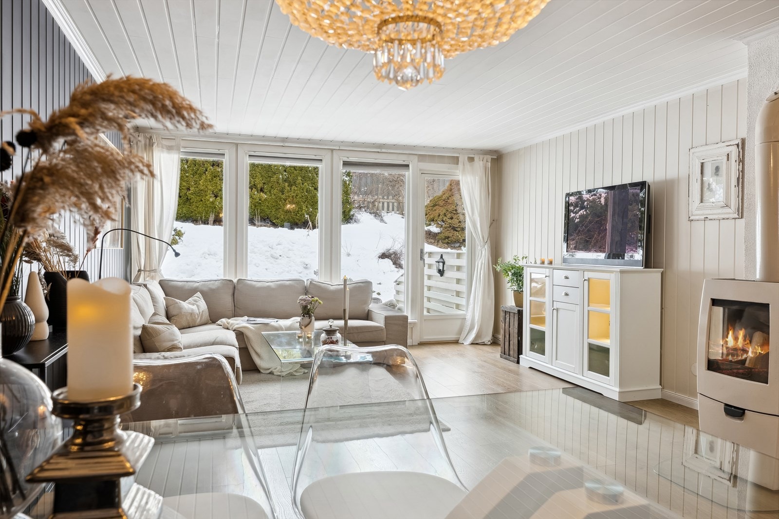 Vedovn er noe mange setter stor pris på. Den gir en god varme samtidig som man får en hyggelig atmosfære. Galleribilde