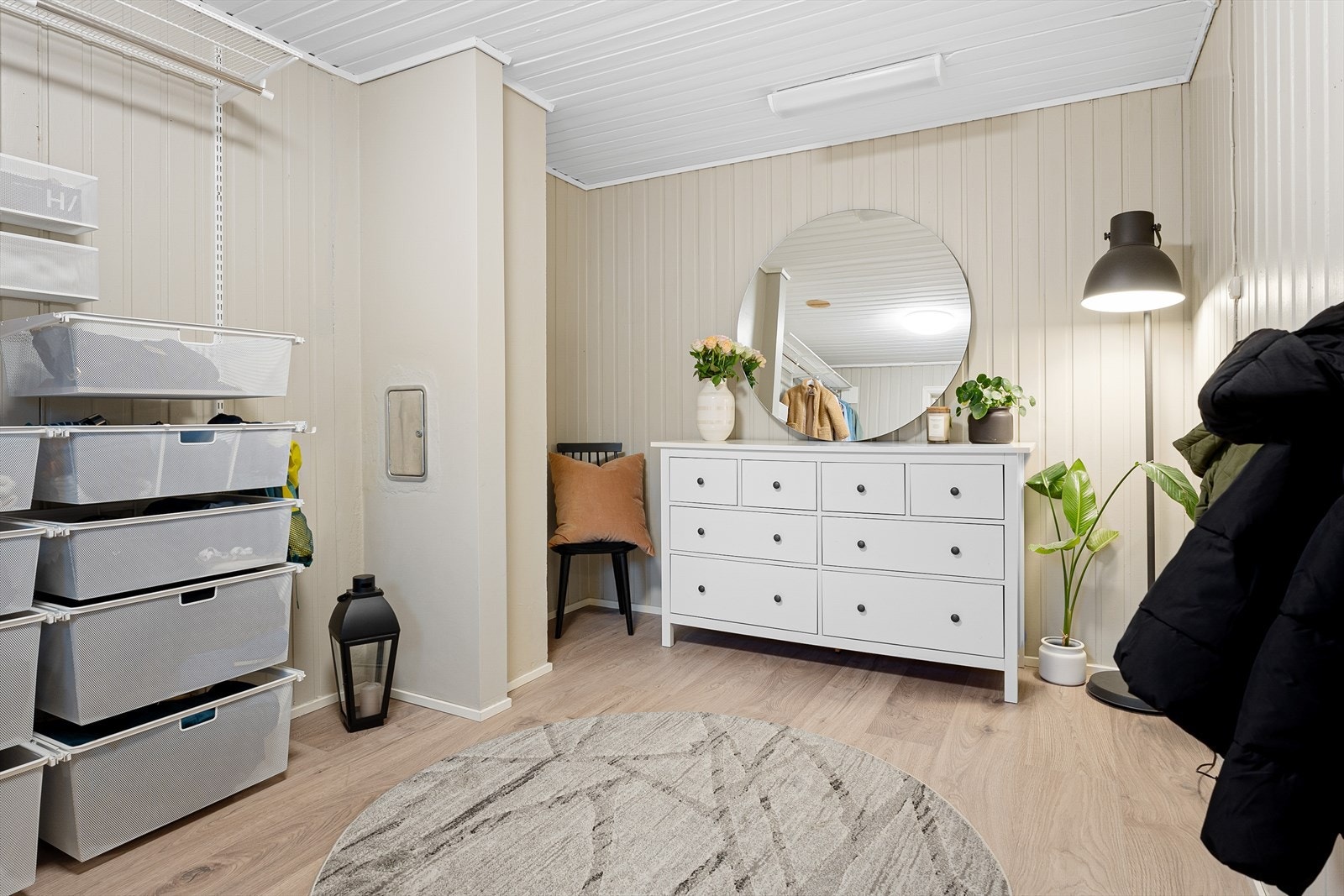 Praktisk bod med bi-inngang Galleribilde