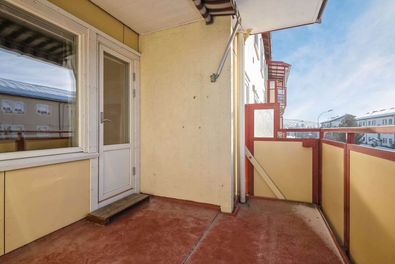 Den overbygde balkongen er et kjærkomment og hyggelig uteområde! Galleribilde
