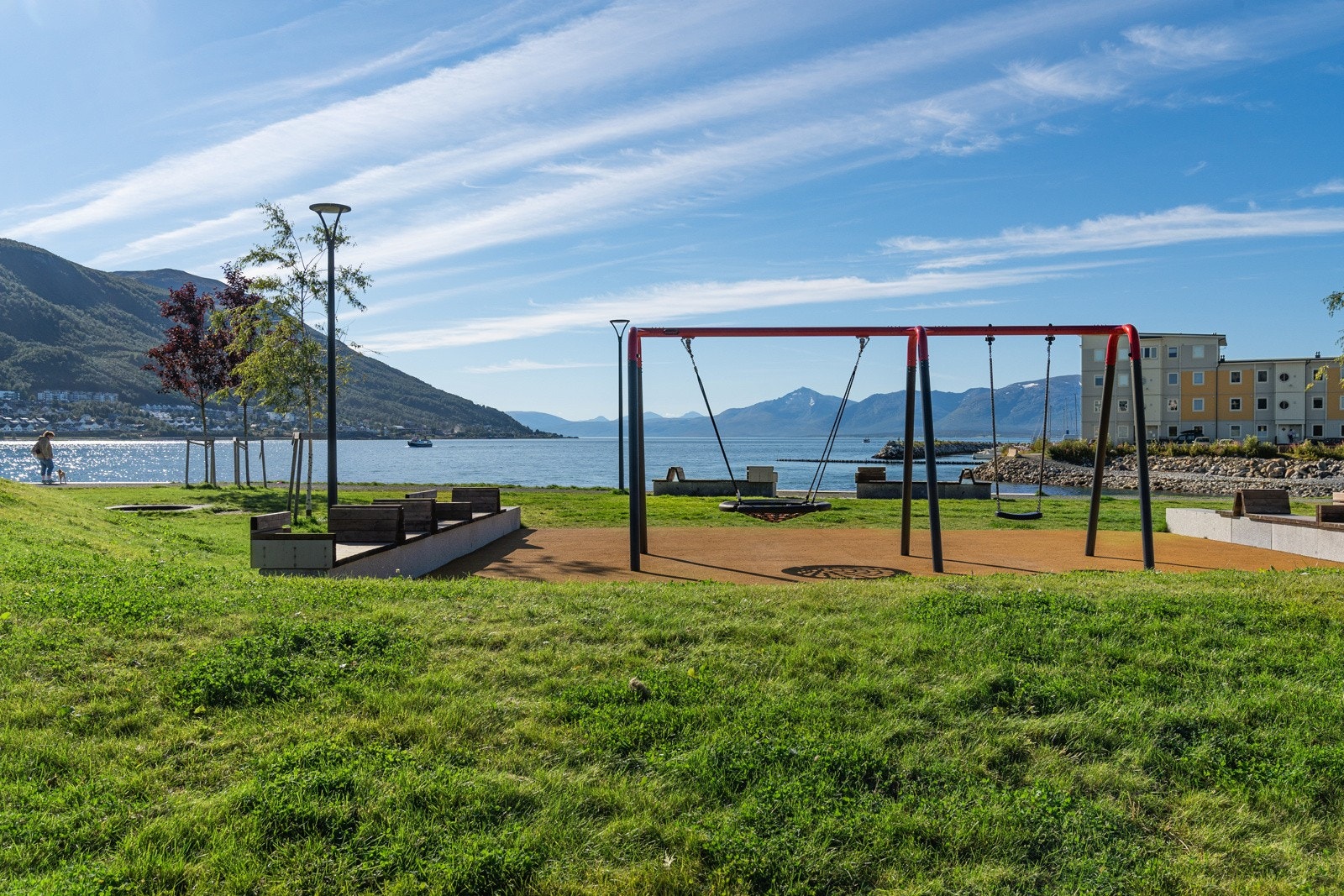 Nærområdet byr på meget fine tur- og aktivitetsområder. Gåavstand langs sjøen til både Sentrum og Telegrafbukta. Galleribilde