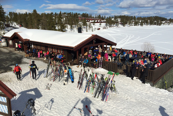 Afterski er moro for tenåringene og de voskne Galleribilde