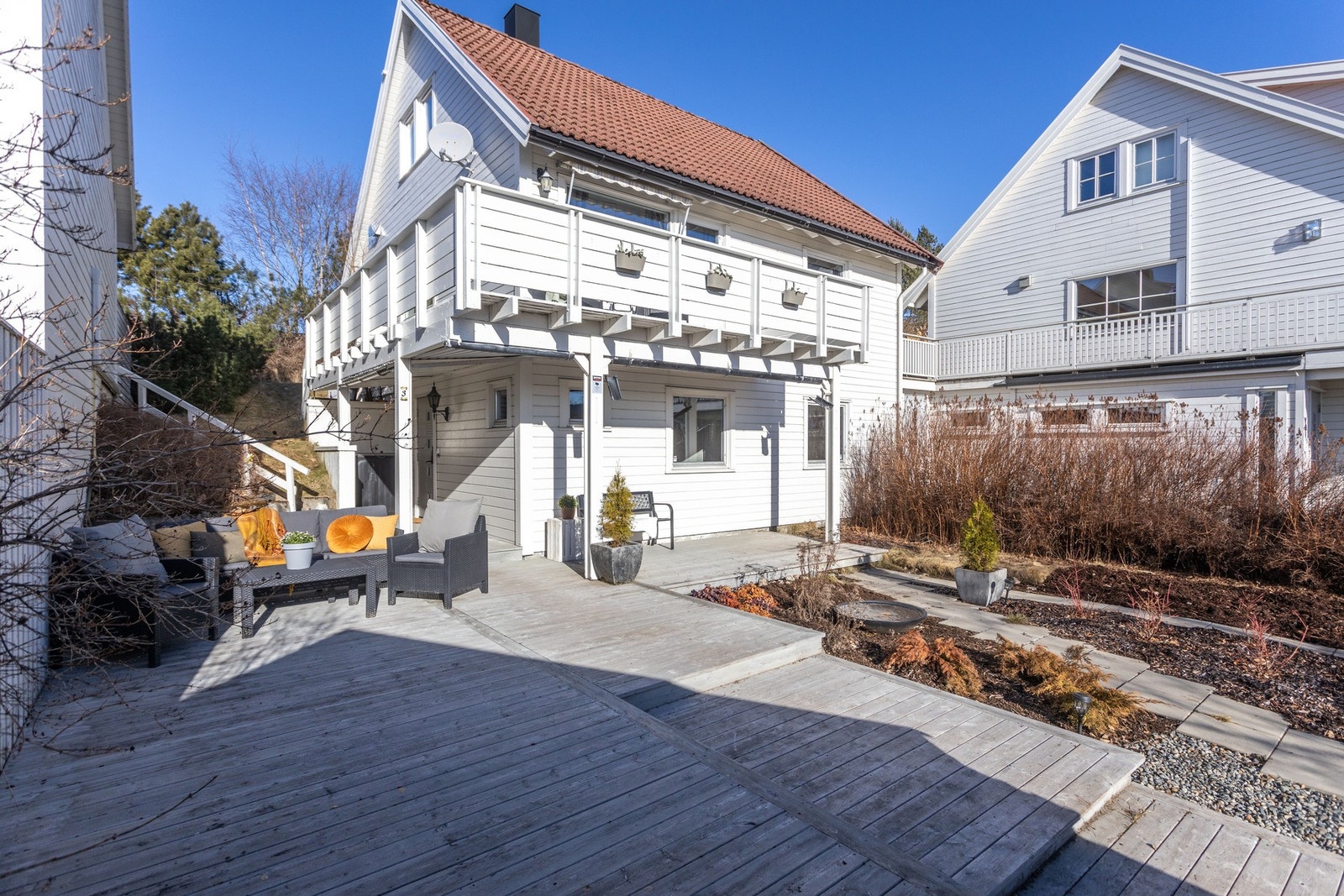Inngangspartiet med terrasse i tilknytning Galleribilde