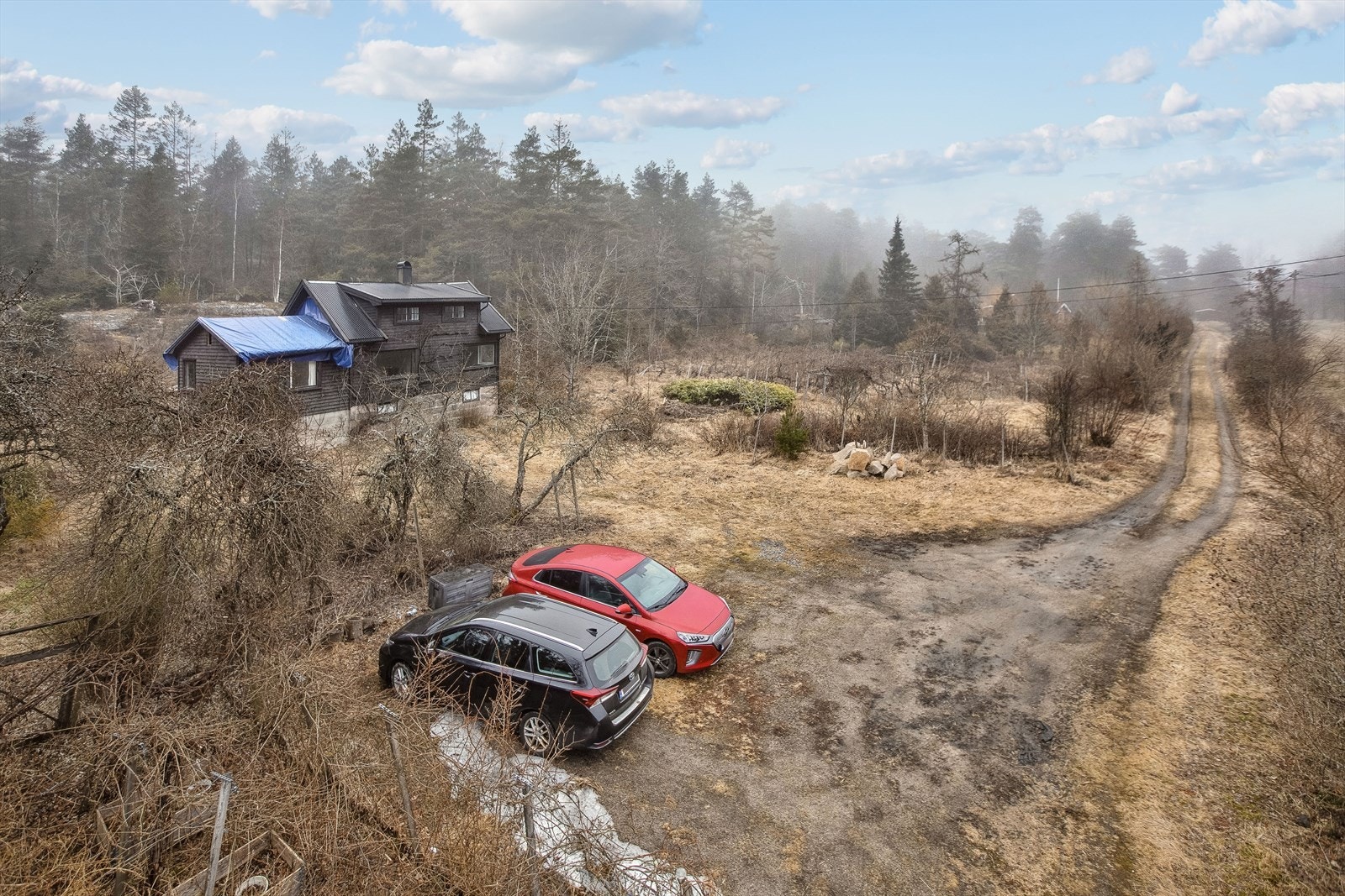 Eiendommen har parkering på egen tomt. Galleribilde