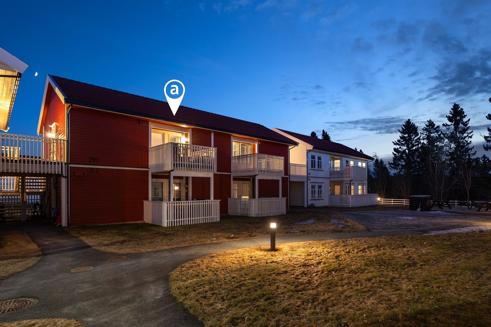 Leiligheten ligger i andre etasje i en velholdt firemannsbolig fra 2013. Galleribilde