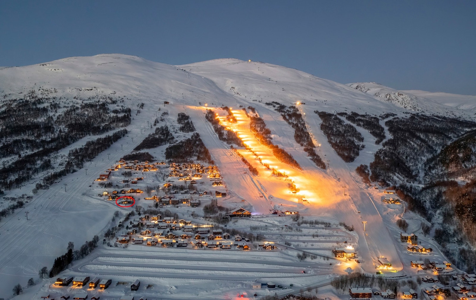 Kveldsbilde av Vangslia, her kan man stå på ski på kvelden fra 18.00-20.30 hver tirsdag og torsdag frem til påske Galleribilde