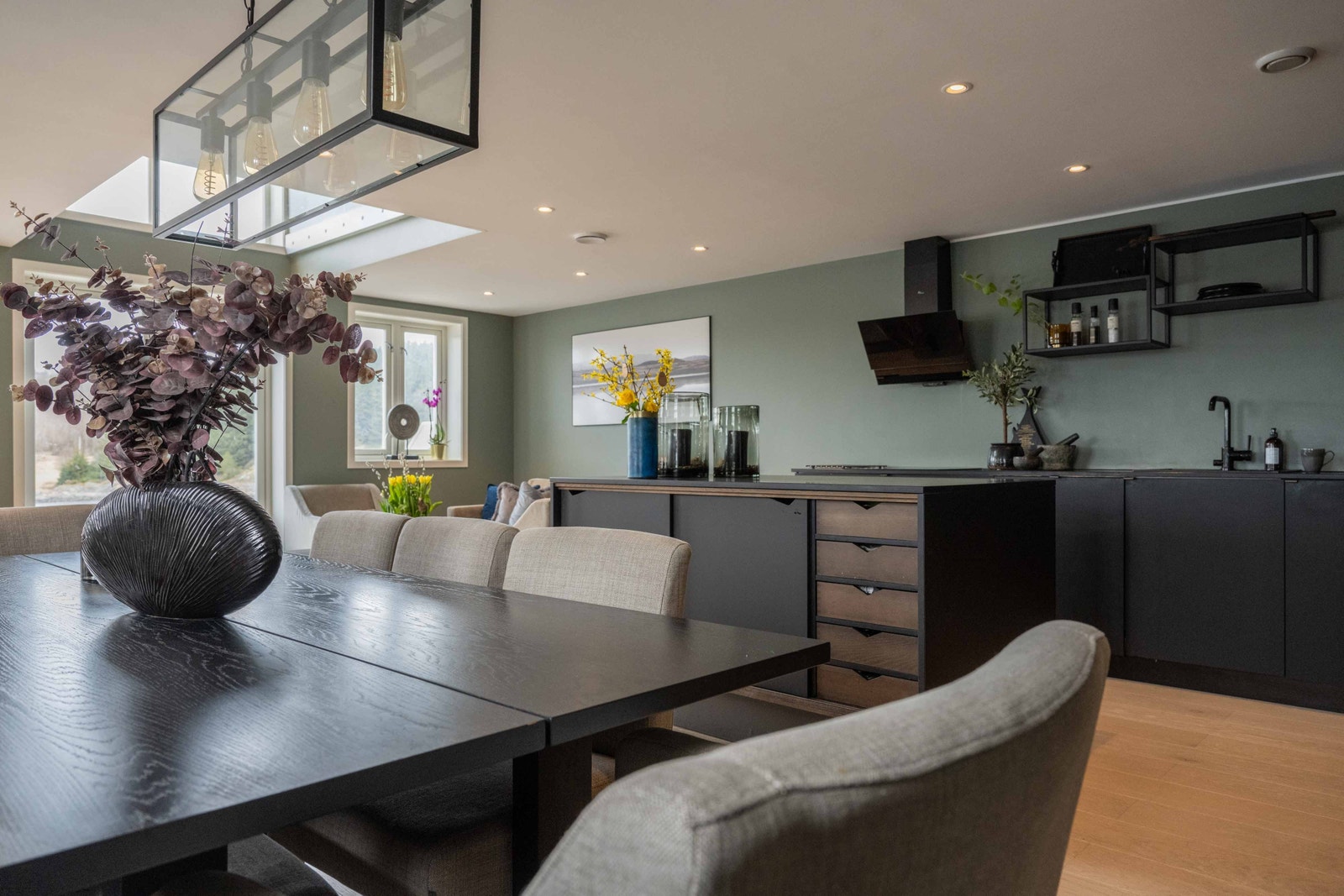 Åpen kjøkken- og stueløsning Galleribilde