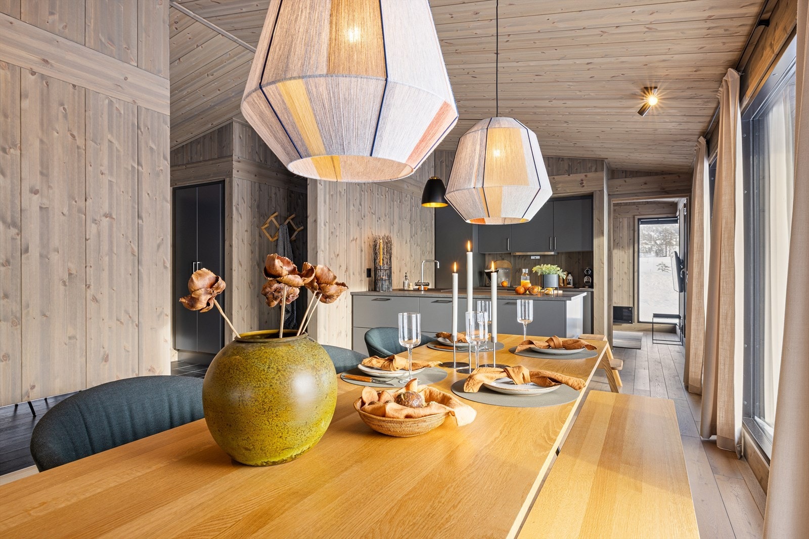 God takhøyde gir en romslig romfølelse Galleribilde