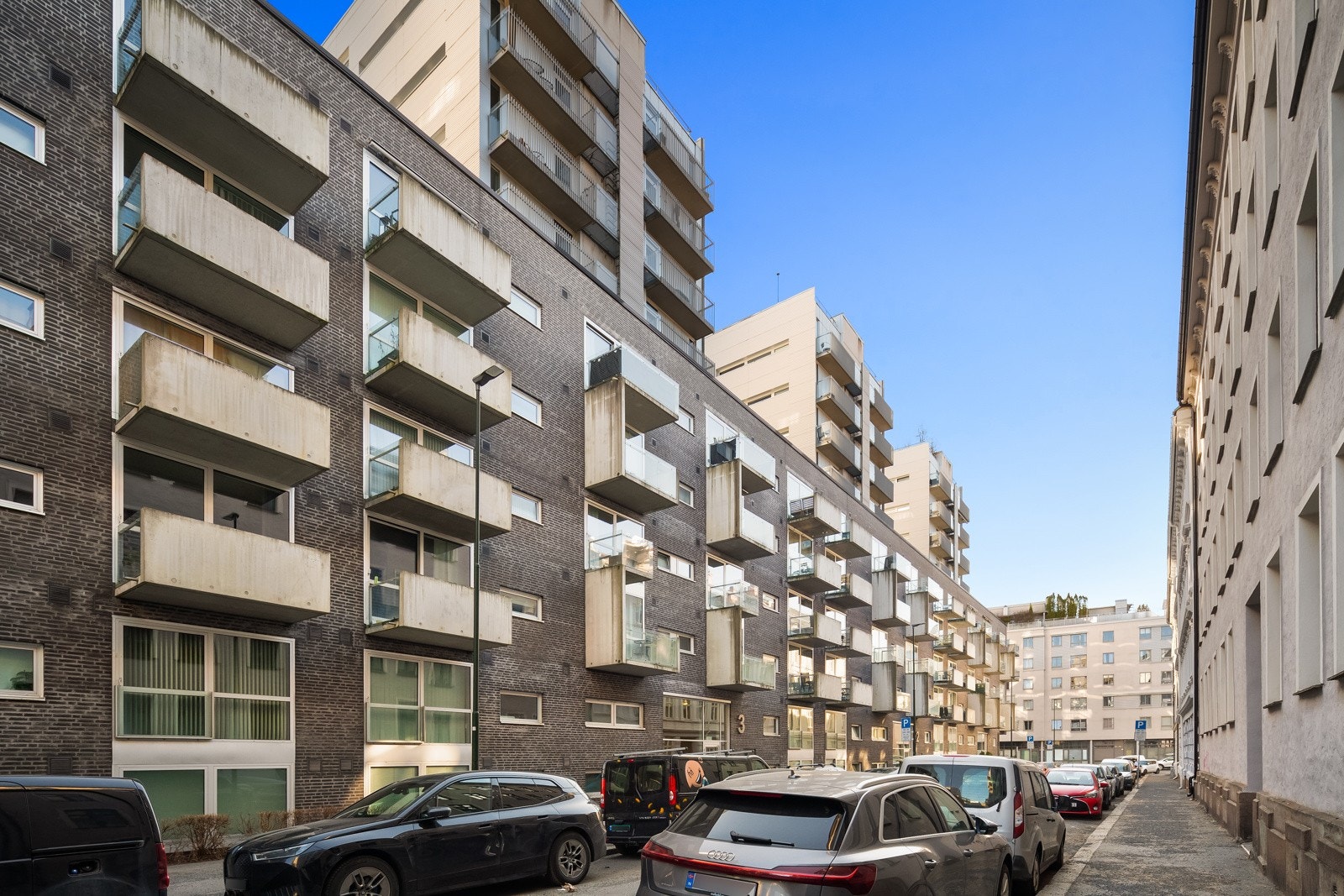 Rolig blindgate, i et sentralt og svært ettertraktet område like ved Alexander Kiellands plass, Ilaparken, St.Hanshaugen og Grünerløkka. Galleribilde