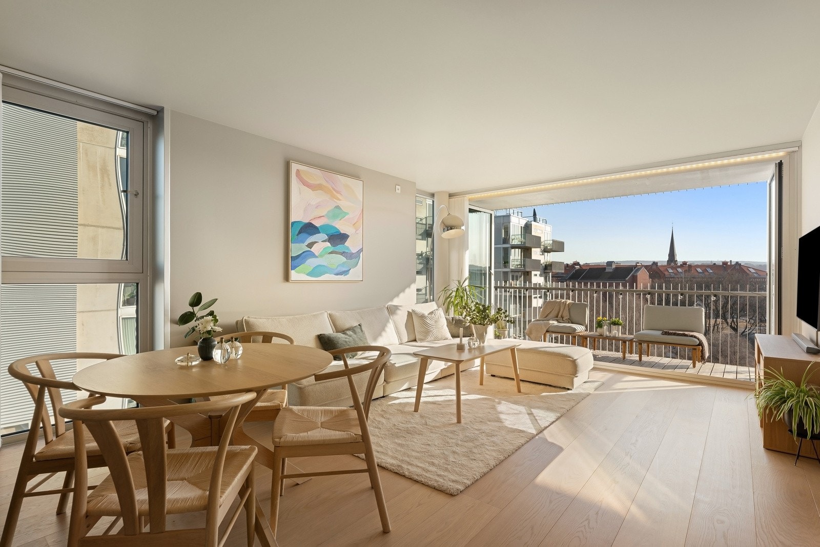 God plass til både spisestuebord og større salong. Galleribilde