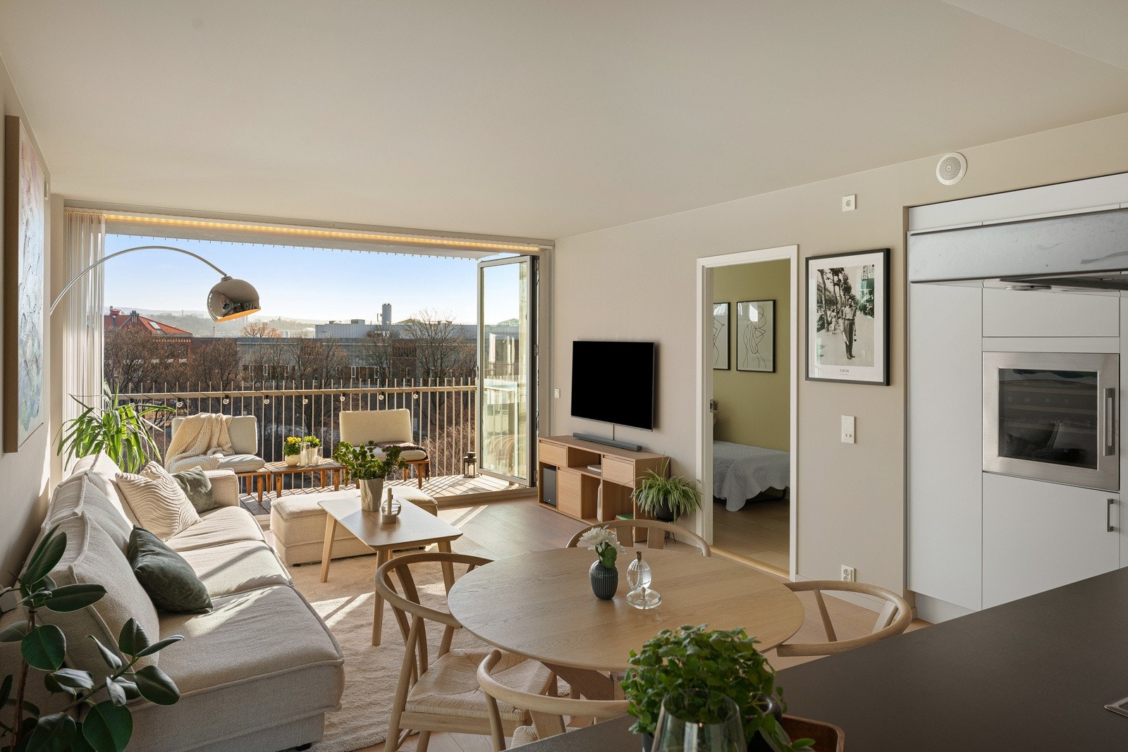 Flott utsikt også fra kjøkkenet. Galleribilde