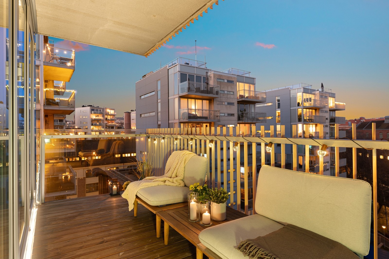 Balkongen er på 8 kvm og har god plass til utemøblement. Galleribilde