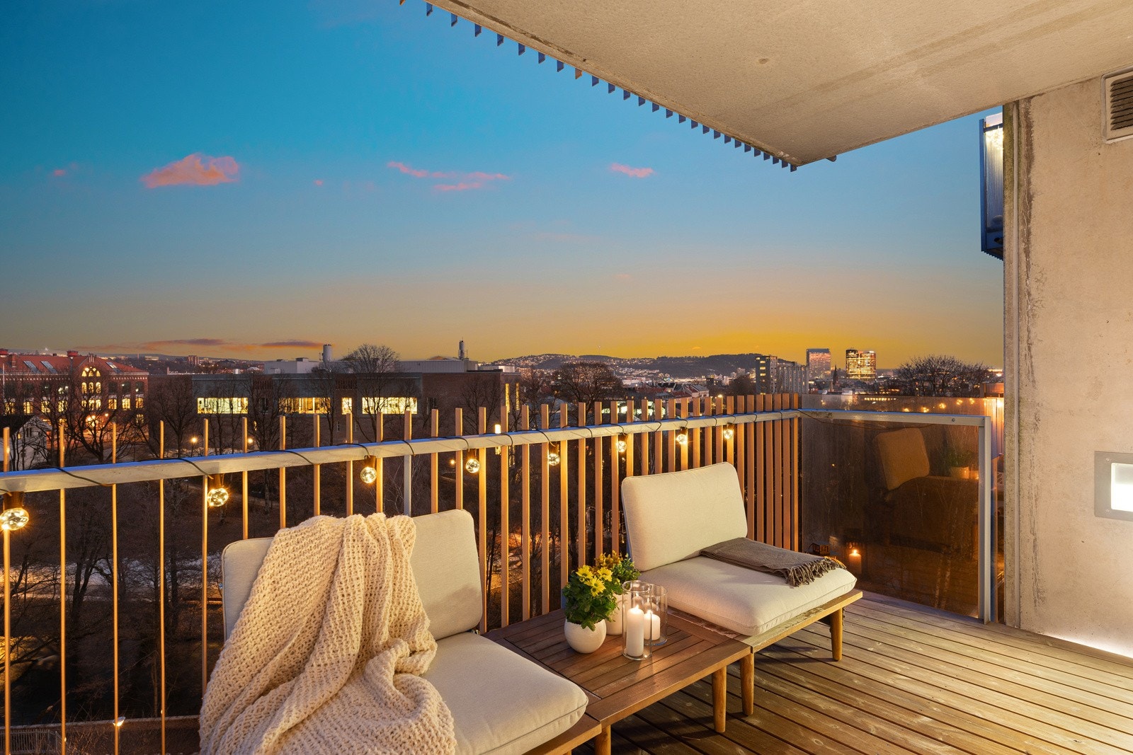 Høyt og fritt beliggende med luftig utsikt over det idylliske nærområdet og Oslo by. Galleribilde