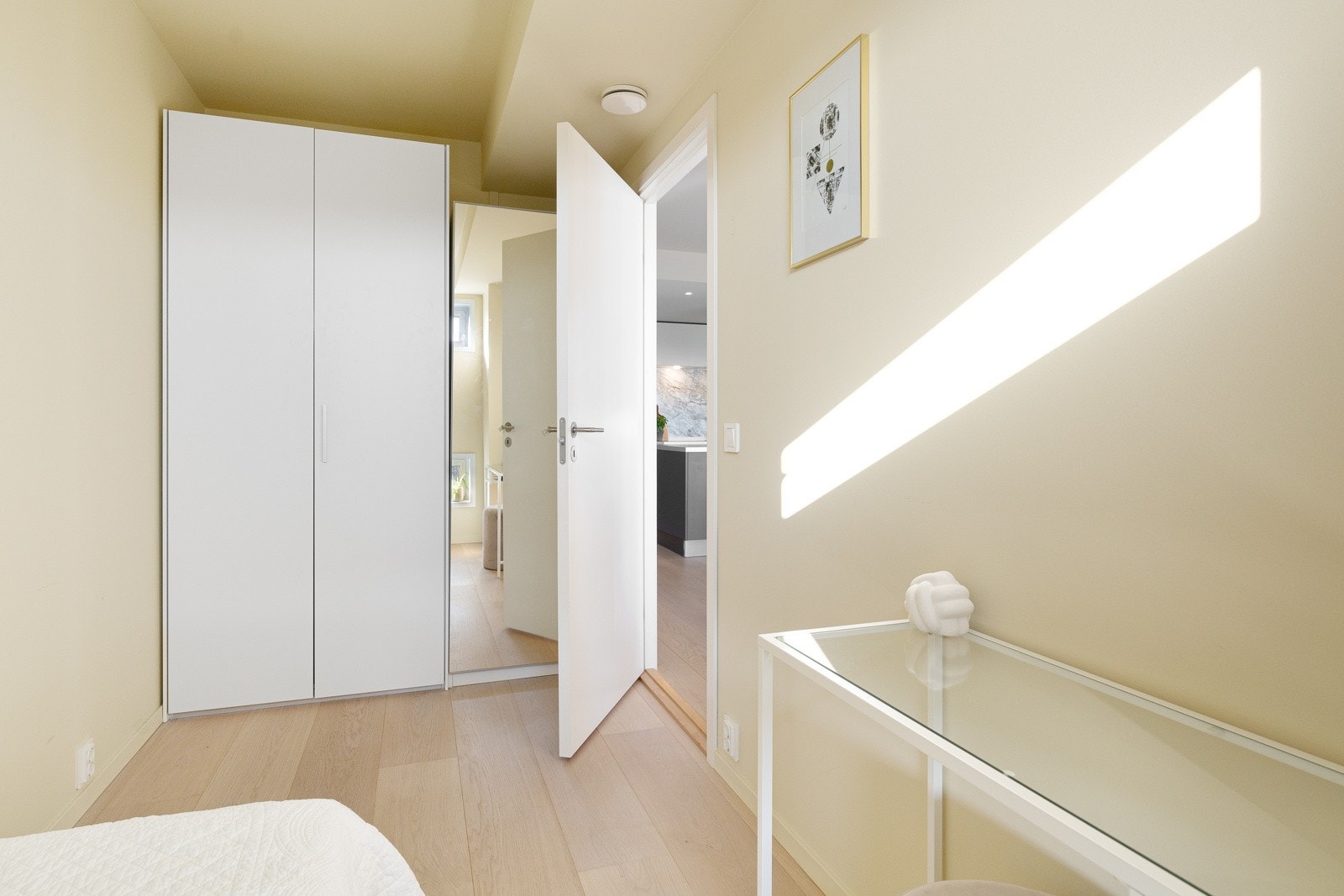 Garderobe også på soverom nr. 2. Galleribilde