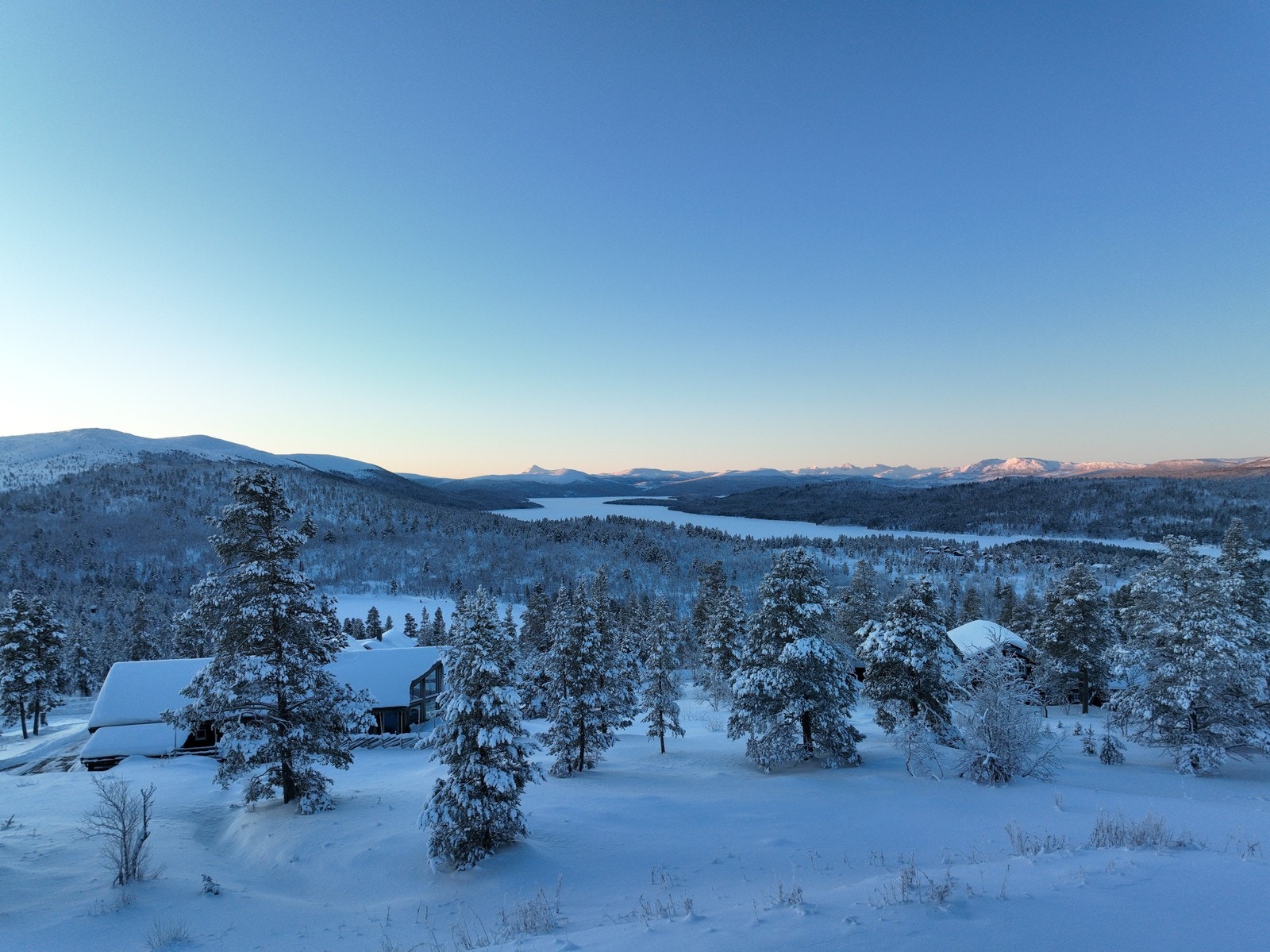 På dager som dette, har man magisk utsikt til Rondane. Galleribilde