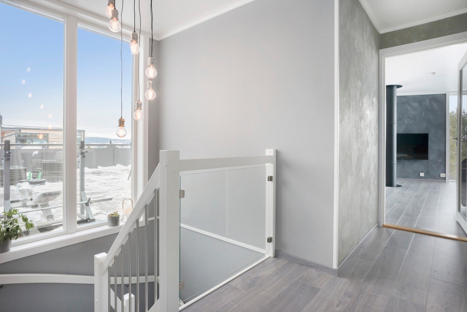 Glassfelt rekkverk oppe. Galleribilde