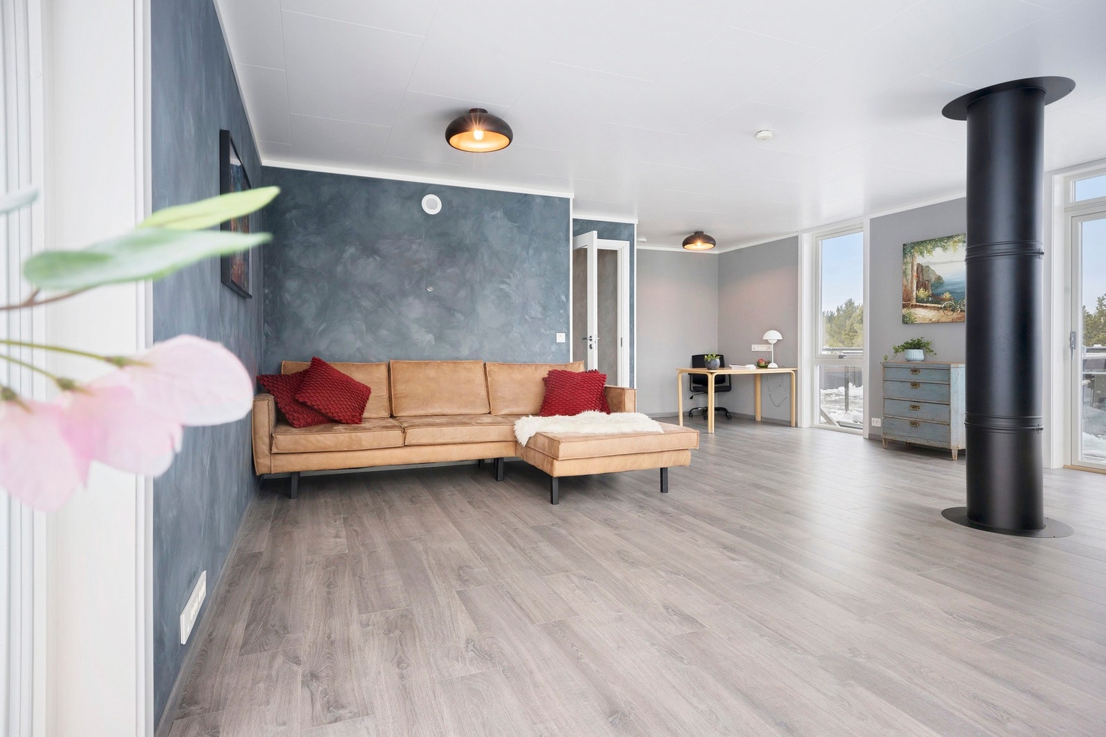 Stuen har opplegg for TV. Galleribilde