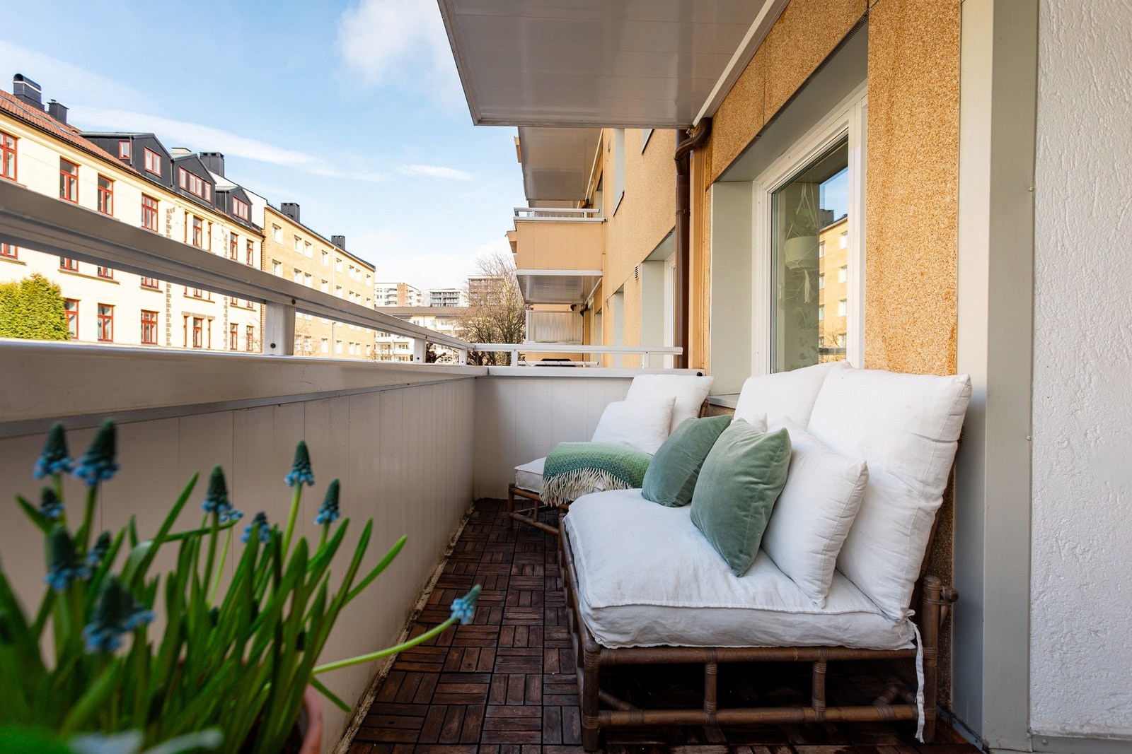Balkongen er på 8 kvm og har god plass til både utemøbler og grill. Galleribilde