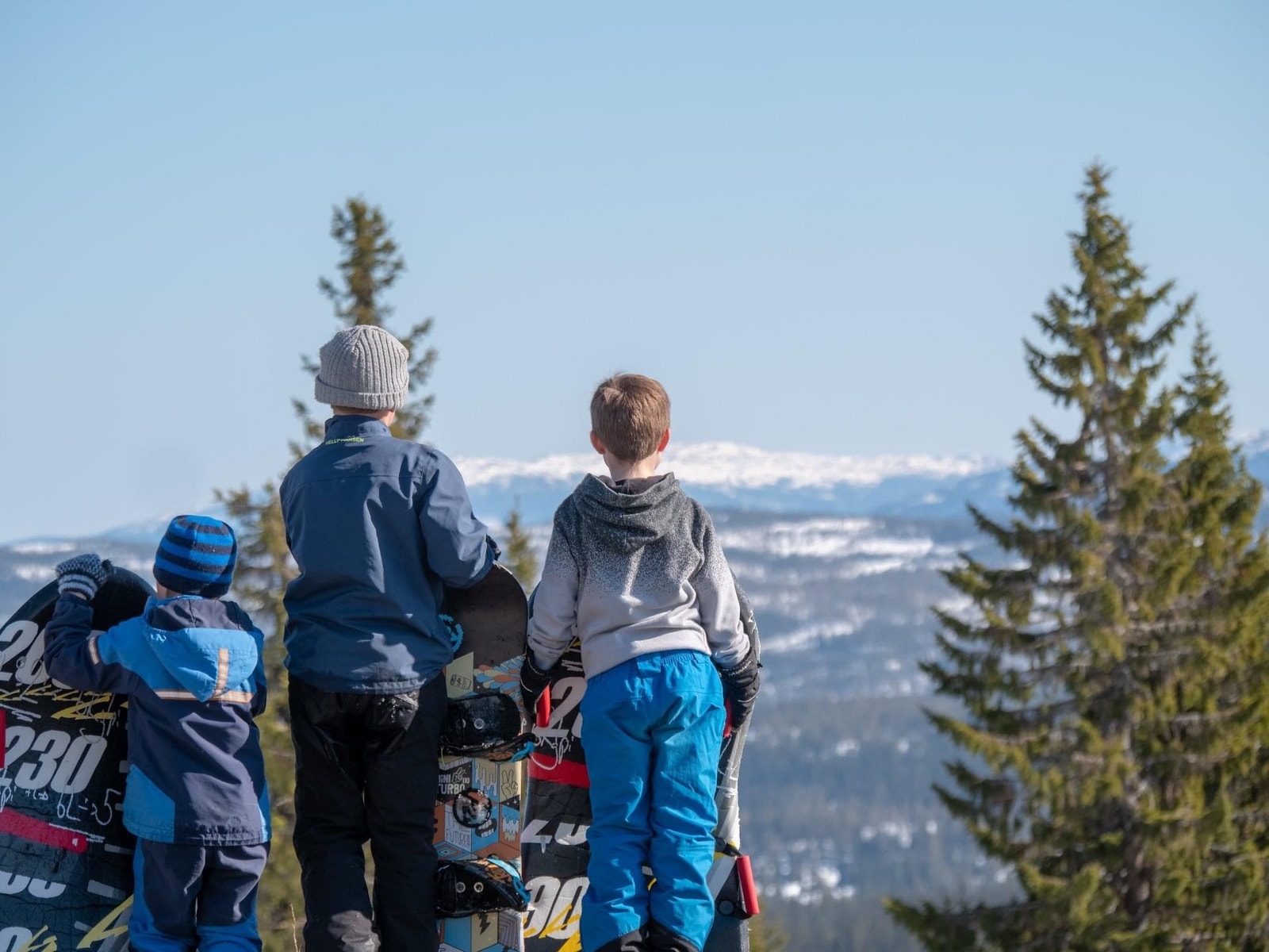 Ølnesseter ligger nederst på fjellplatået hvor mange av Valdres sine hyttedestinasjoner ligger på, noe som gir en helt unik og lang utsikt Galleribilde