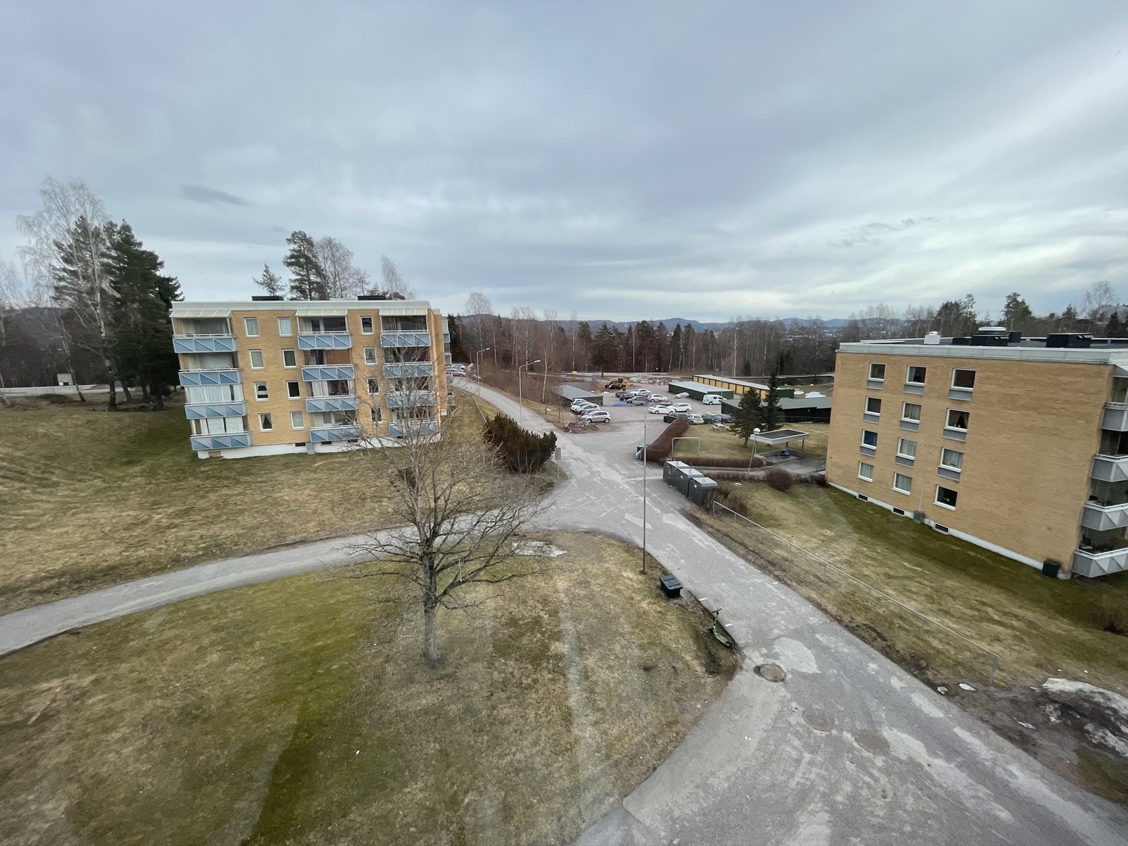 Fin utsikt fra østvendte vindusflater på kjøkkenet. Galleribilde