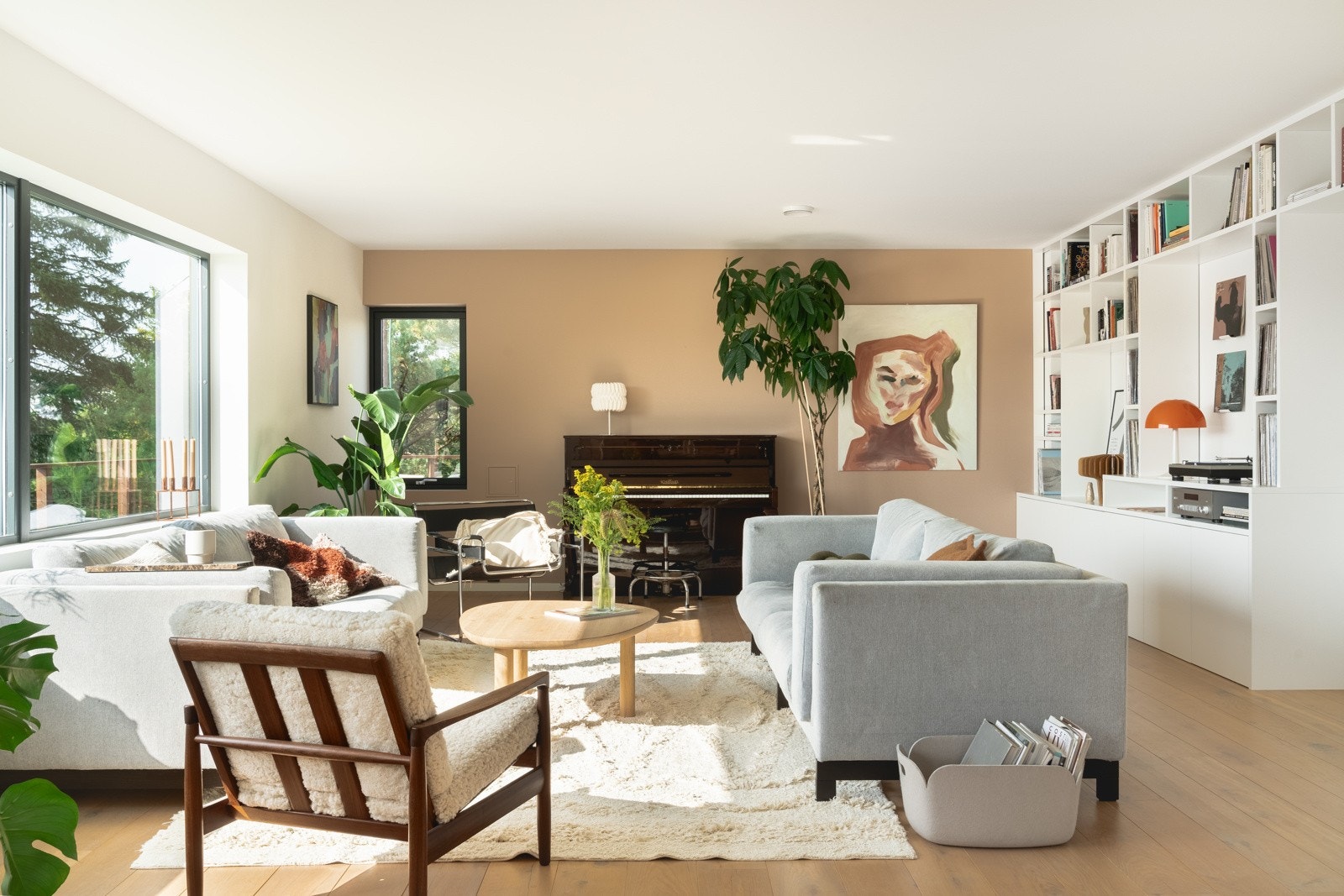 Stuens størrelse og funksjonelle utforming gir deg stort spillerom når det kommer til innredning. Galleribilde