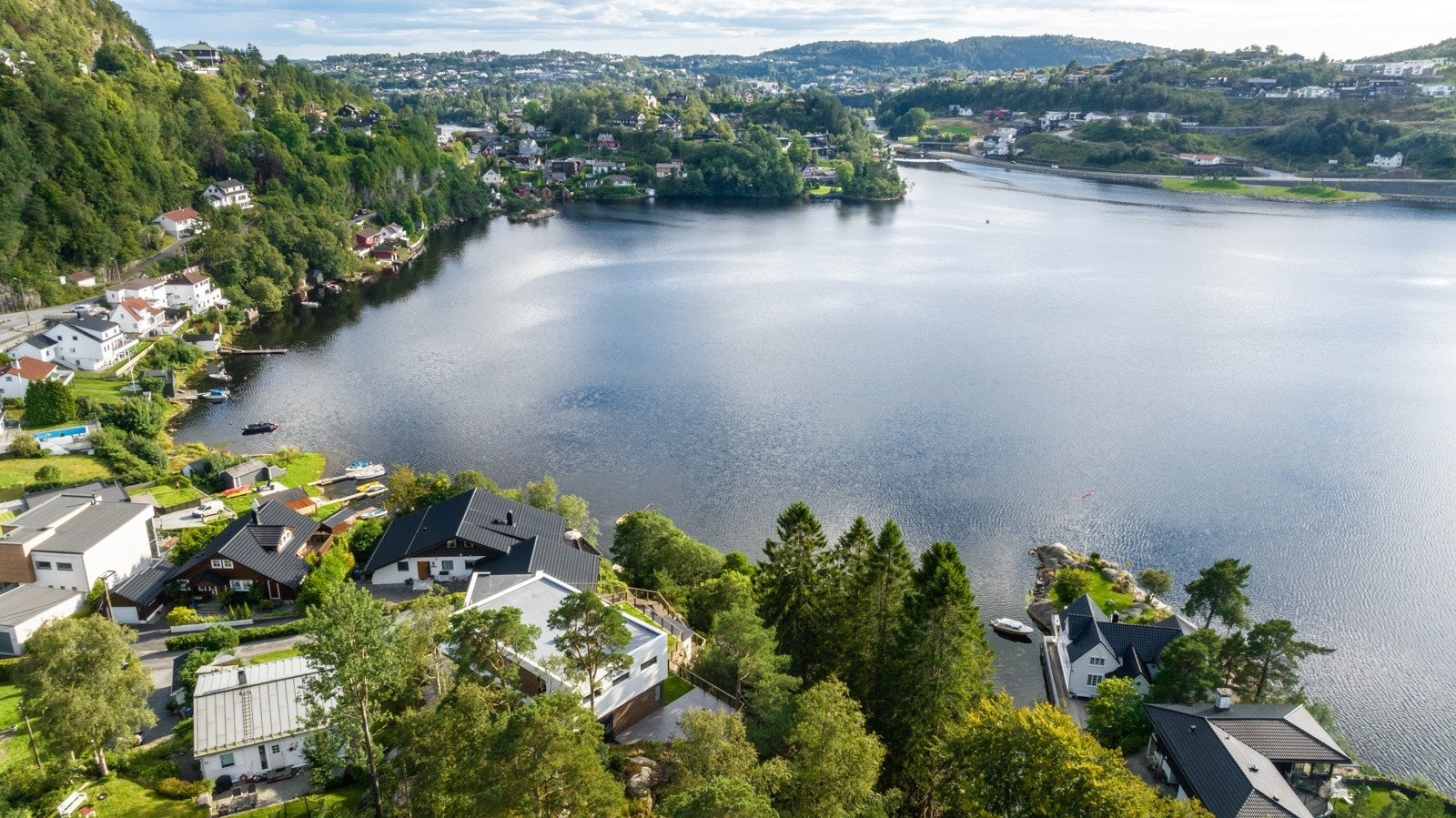 12 minutter til sentrum og 12 minutter i retning Flesland. Galleribilde