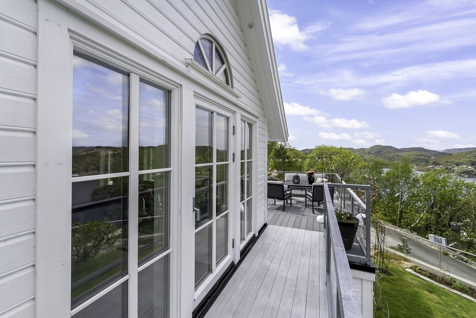 Fra loftstuen er det adkomst til takterrasse. Galleribilde