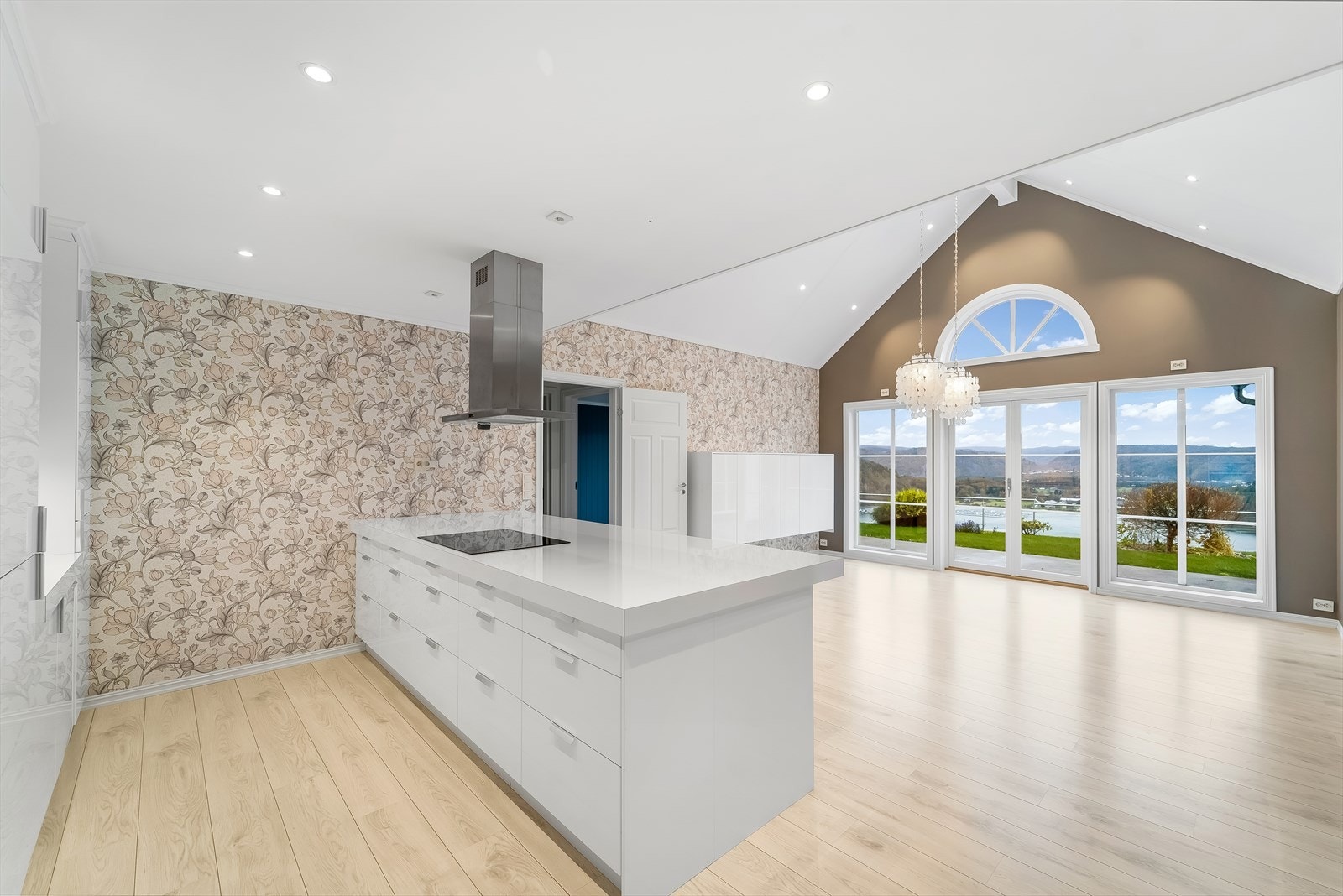 Kjøkken og spisestue i ett. Galleribilde