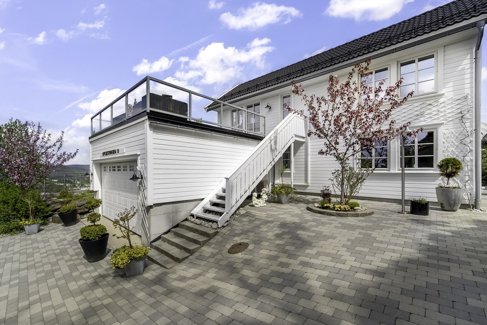 Trappeadkomst til bakkenivå. Galleribilde