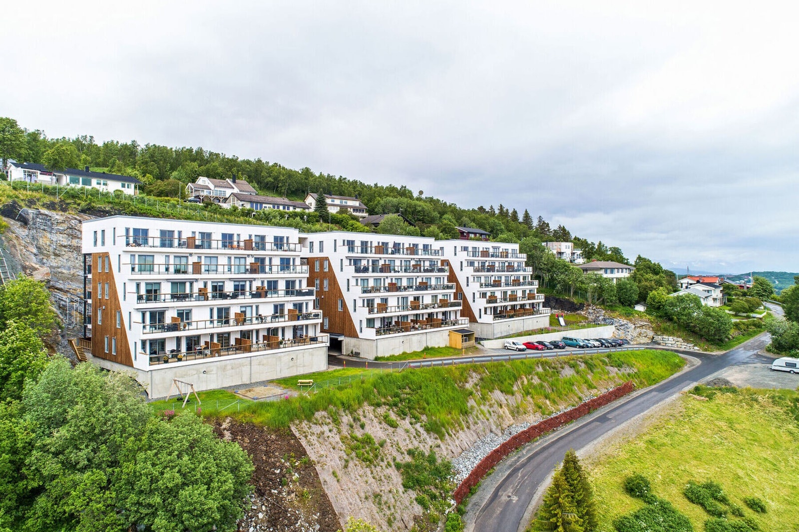 Boligen ligger fint til i Harstadåsen med upåklagelig utsikt. Galleribilde