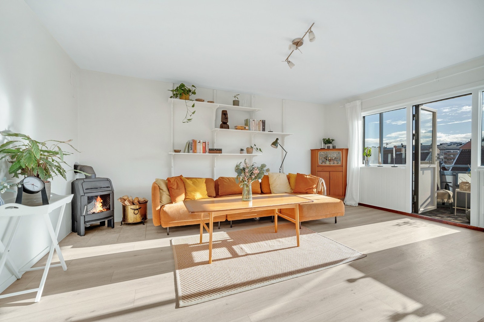 Eiendomsmegler 1 v/Peder Bjørnstad har gleden av å presentere Mellomveien 24 D. Galleribilde