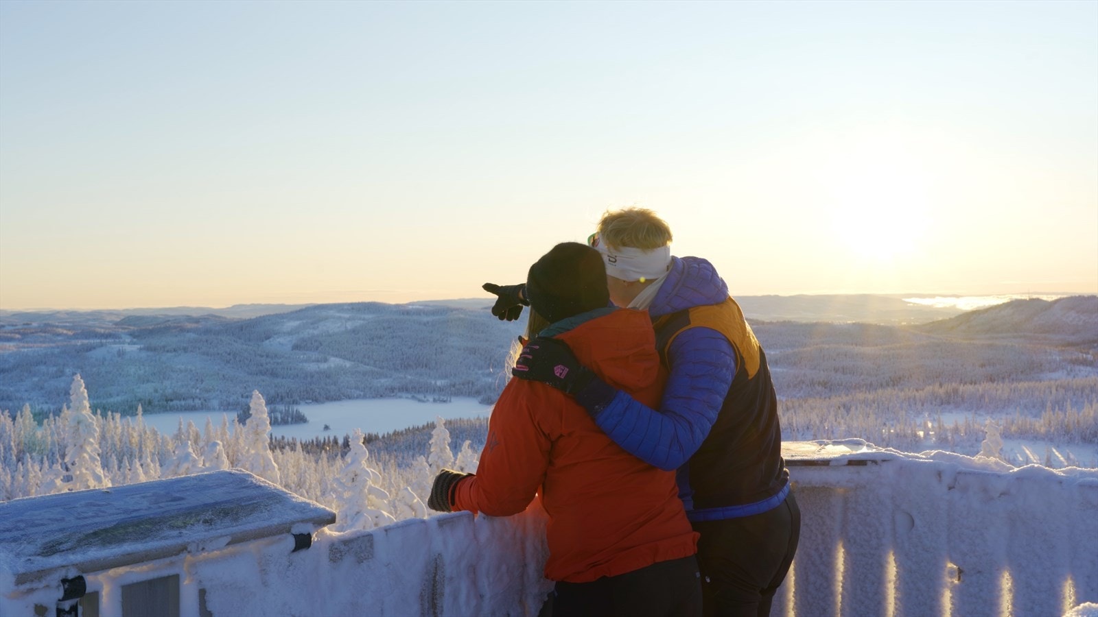 På toppen av det nybygde Lushaugtårnet får du en fantastisk utsikt helt til Rondane og Jotunheimen Galleribilde