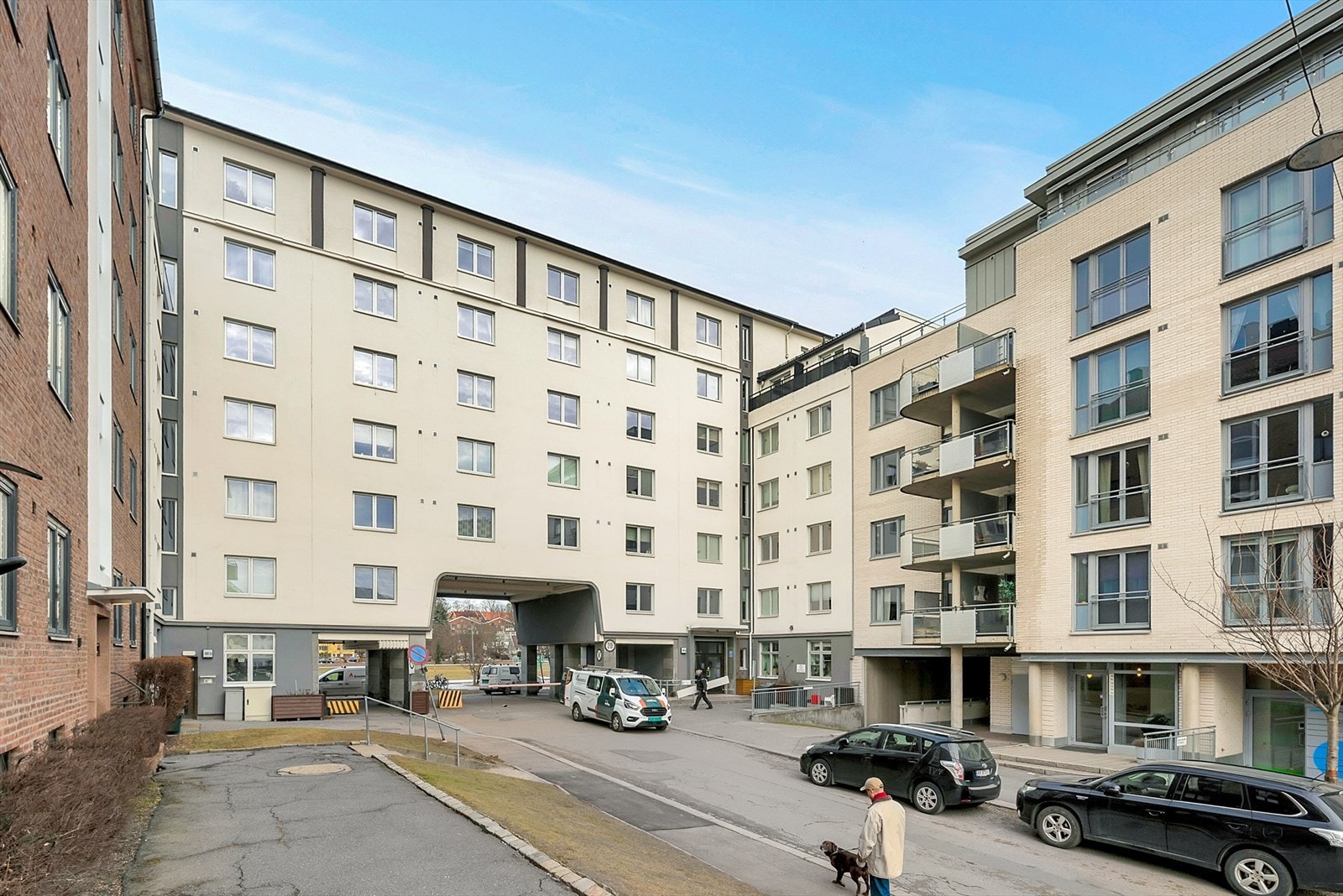 Velkommen til denne hyggelige 1-roms leiligheten på Bjølsen! Leiligheten presenteres av Ali Øzen v/EiendomsMegler 1. Galleribilde