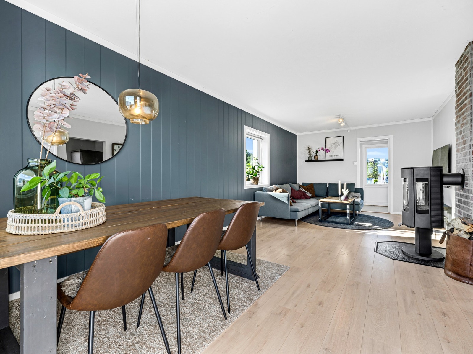 Leiligheten ligger fint til i 2.etasje i skjermede og rolige omgivelser. Galleribilde