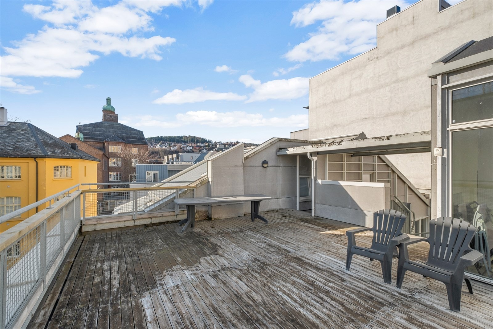 Her kan du nyte gode sol- og utsiktsforhold på herlige sommerdager. Galleribilde