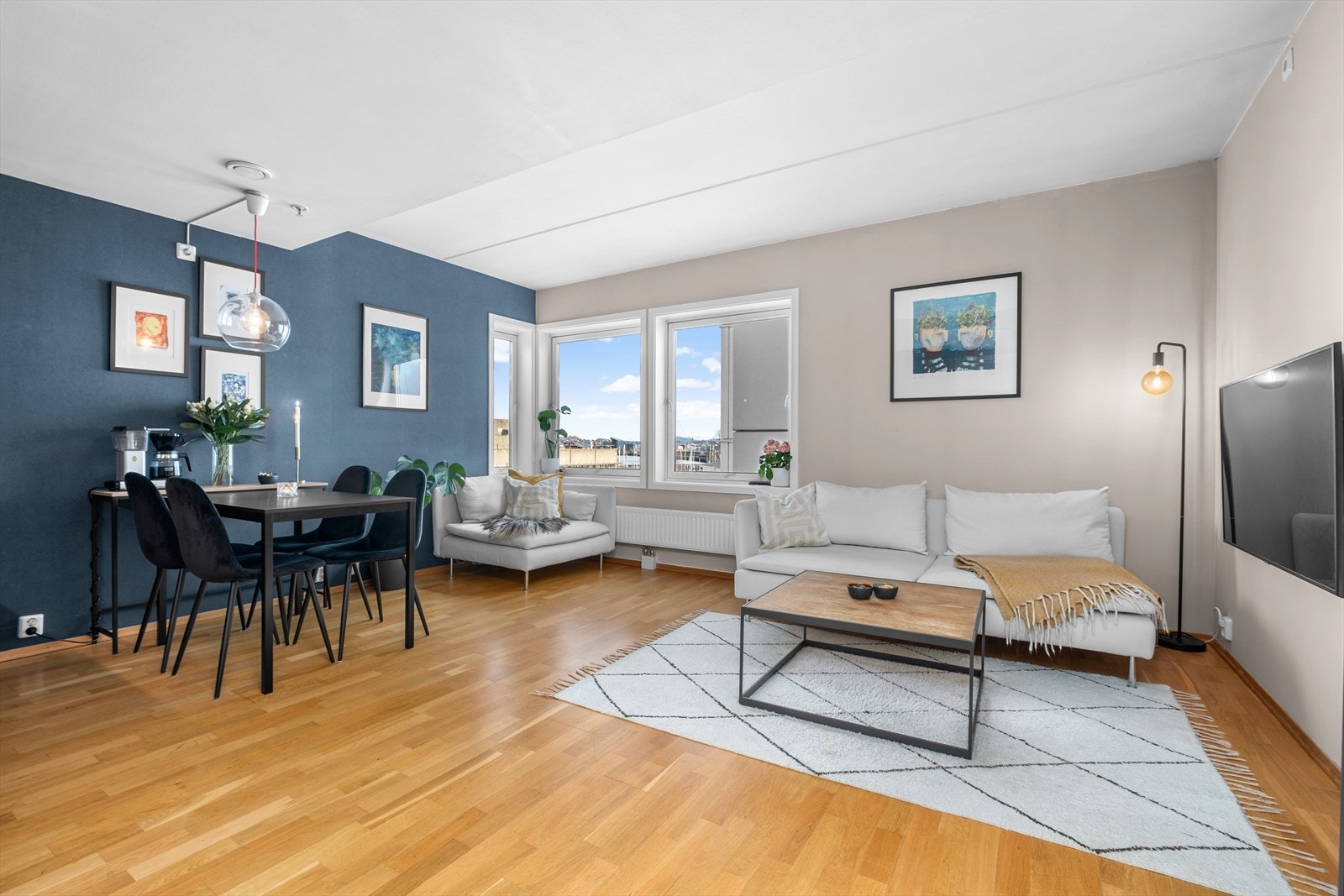 Velkommen til Nedre Ila 7 - En pen og moderne 2-roms leilighet fra 2006, med ettertraktet beliggenhet i Ila! Galleribilde