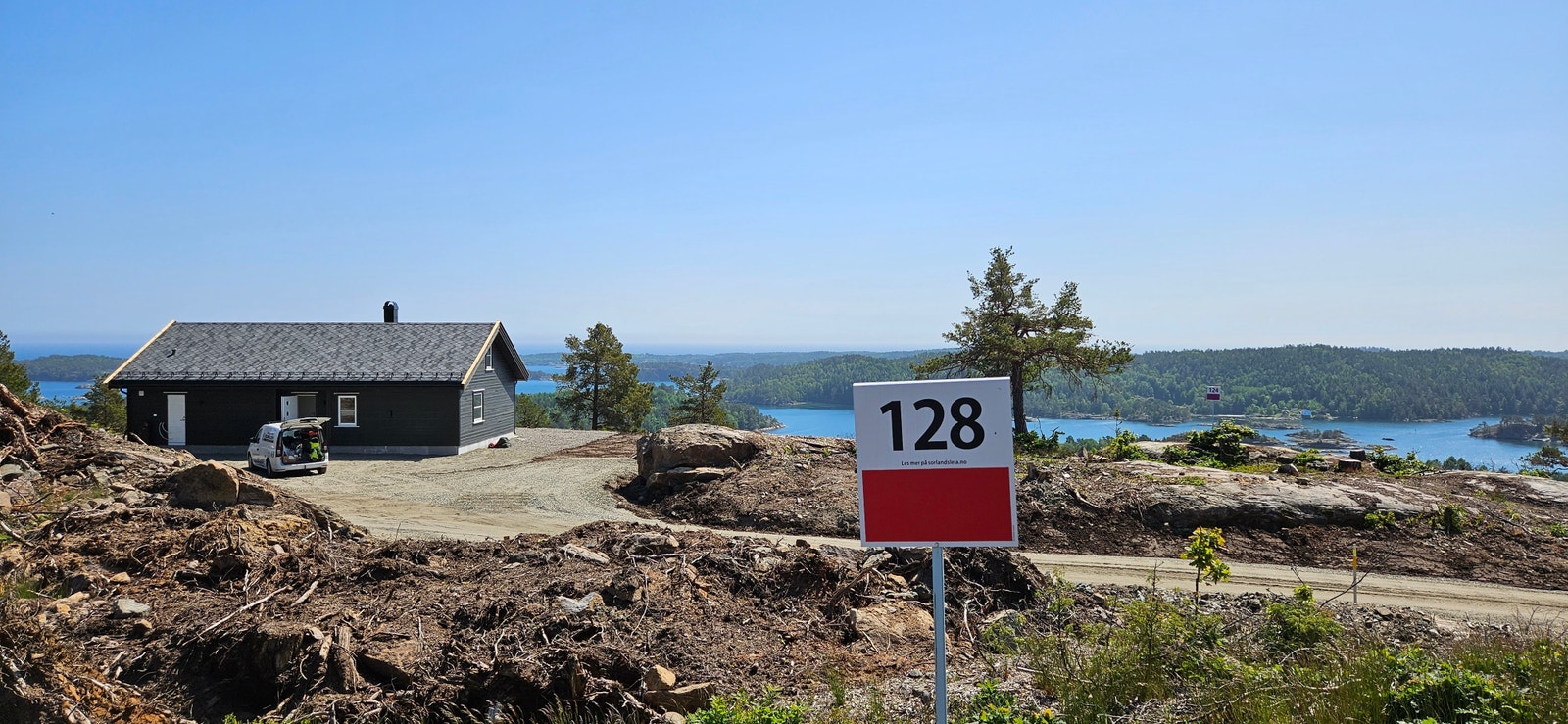 Tomtene på Sørlandsleia er inndelt i priskategorier representert ved hver sin farge. For å se hva hyttene koster på hver fargekategori, se prospekt eller hjemmeside. Galleribilde