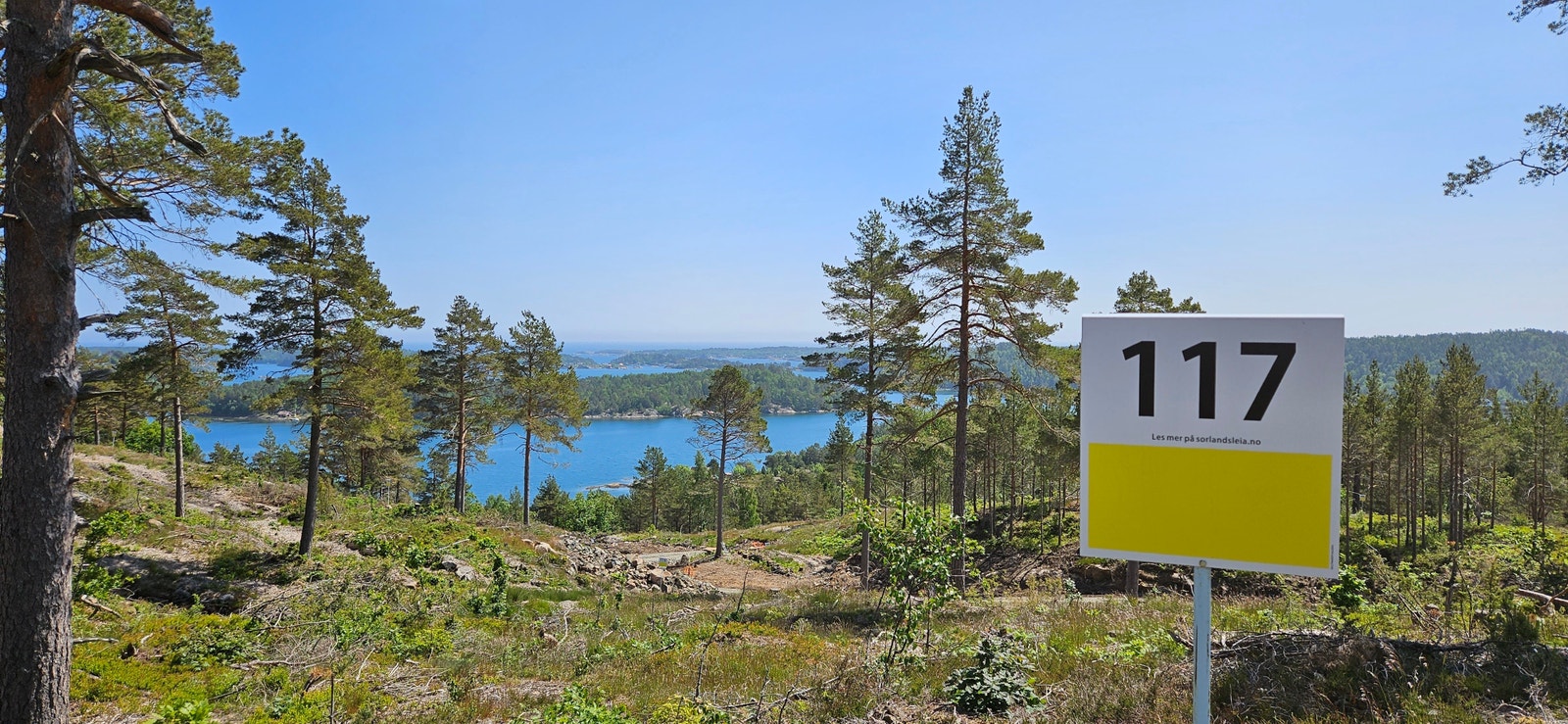 Tomtene på Sørlandsleia er inndelt i priskategorier representert ved hver sin farge. For å se hva hyttene koster på hver fargekategori, se prospekt eller hjemmeside. Galleribilde