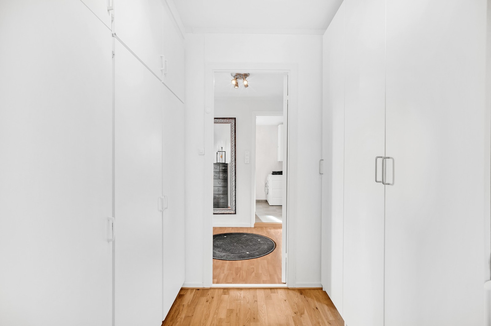 Rikelig med skapplass, på begge sider. Galleribilde