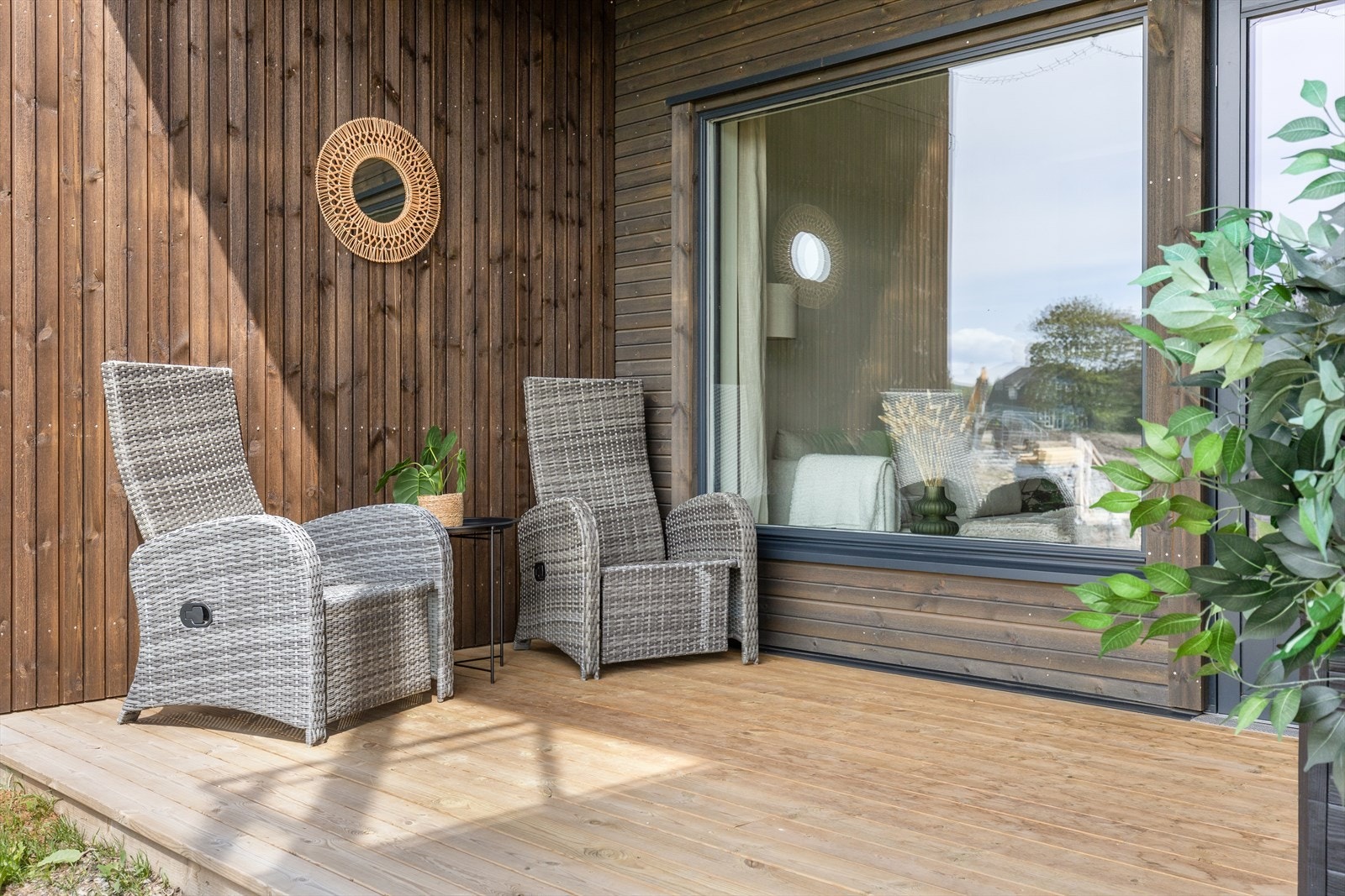 God plass til utemøblement, planter og det man måtte ønske for å skape en hyggelig uteplass. Galleribilde