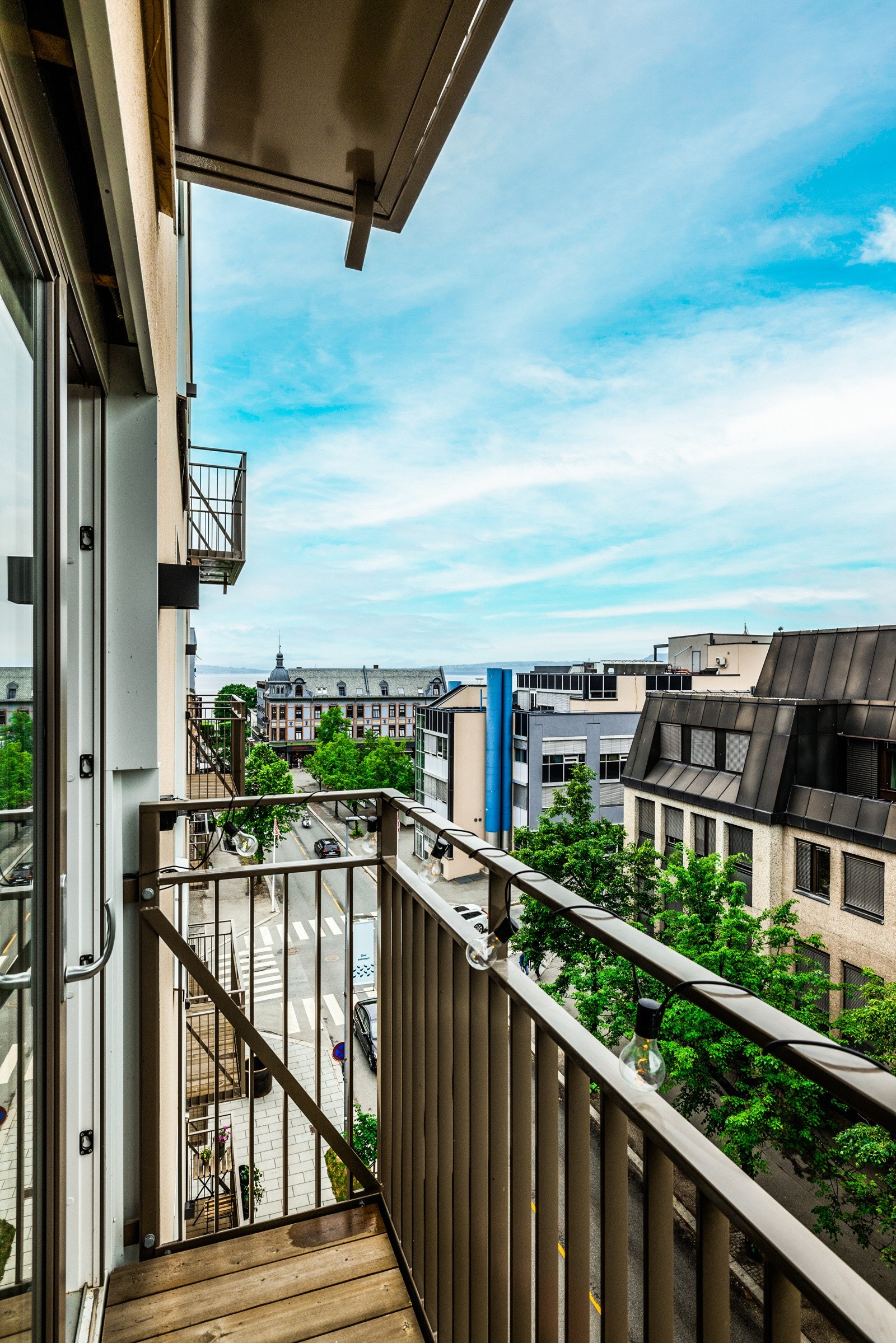 Her kan du kjenne på bylivet fra egen leilighet. Galleribilde