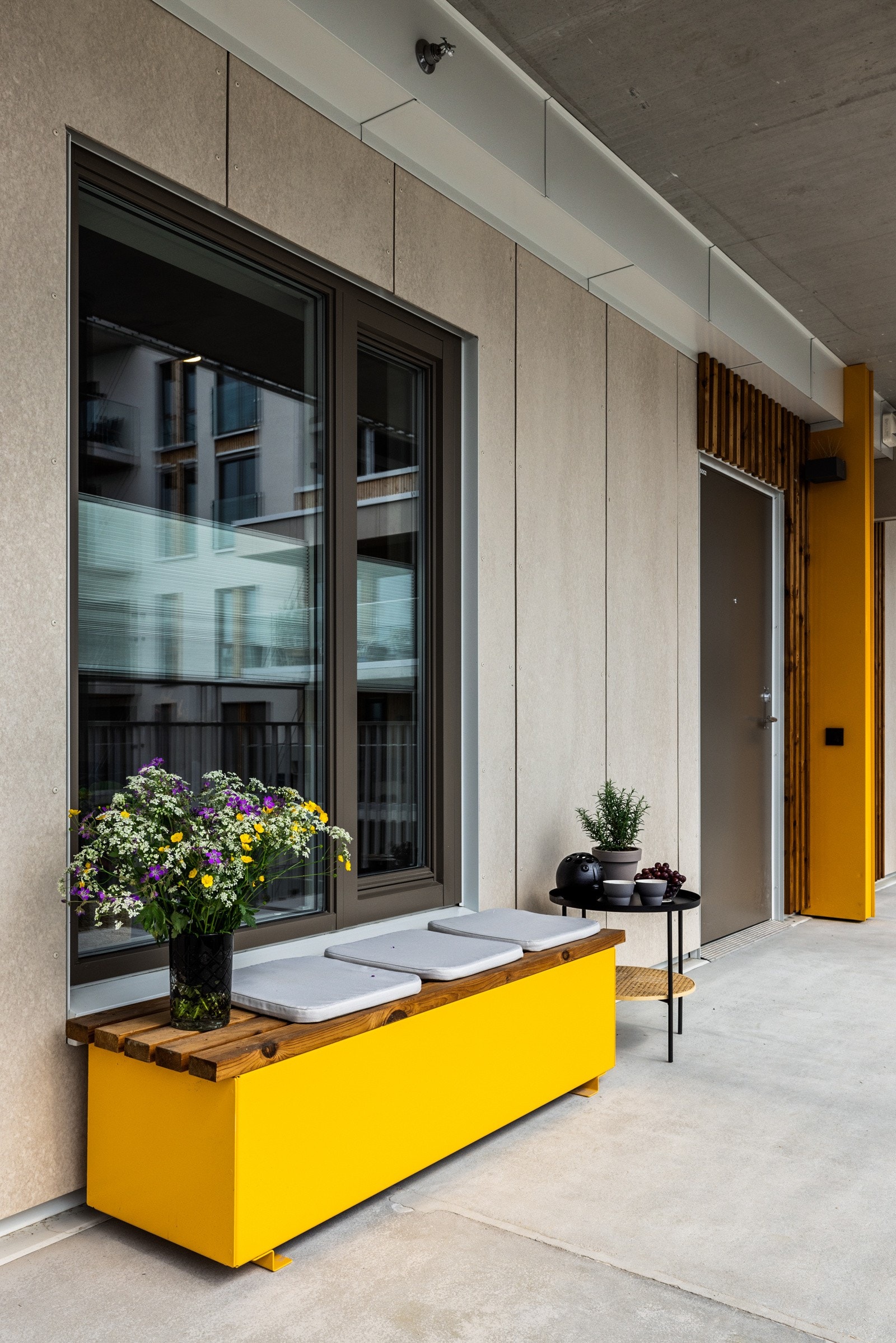 Adkomst til leiligheten via svalgang. Galleribilde
