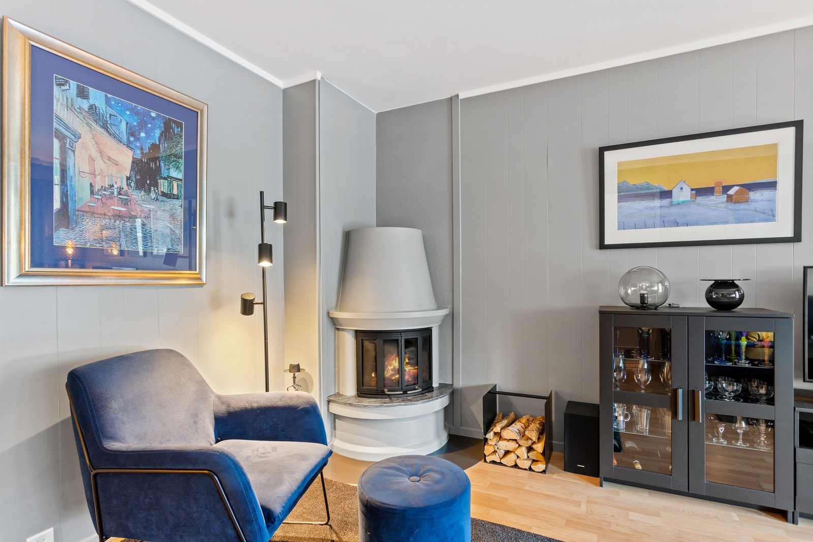 Peisovnen i stuen gir en god og lun varme Galleribilde