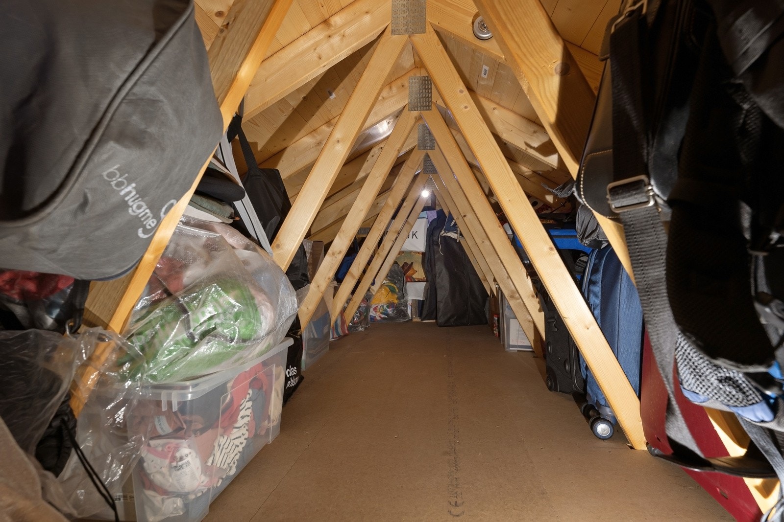 Tilgang til kaldtloft via. innvendig nedfellbar loftsluke i 2. etasje. Galleribilde
