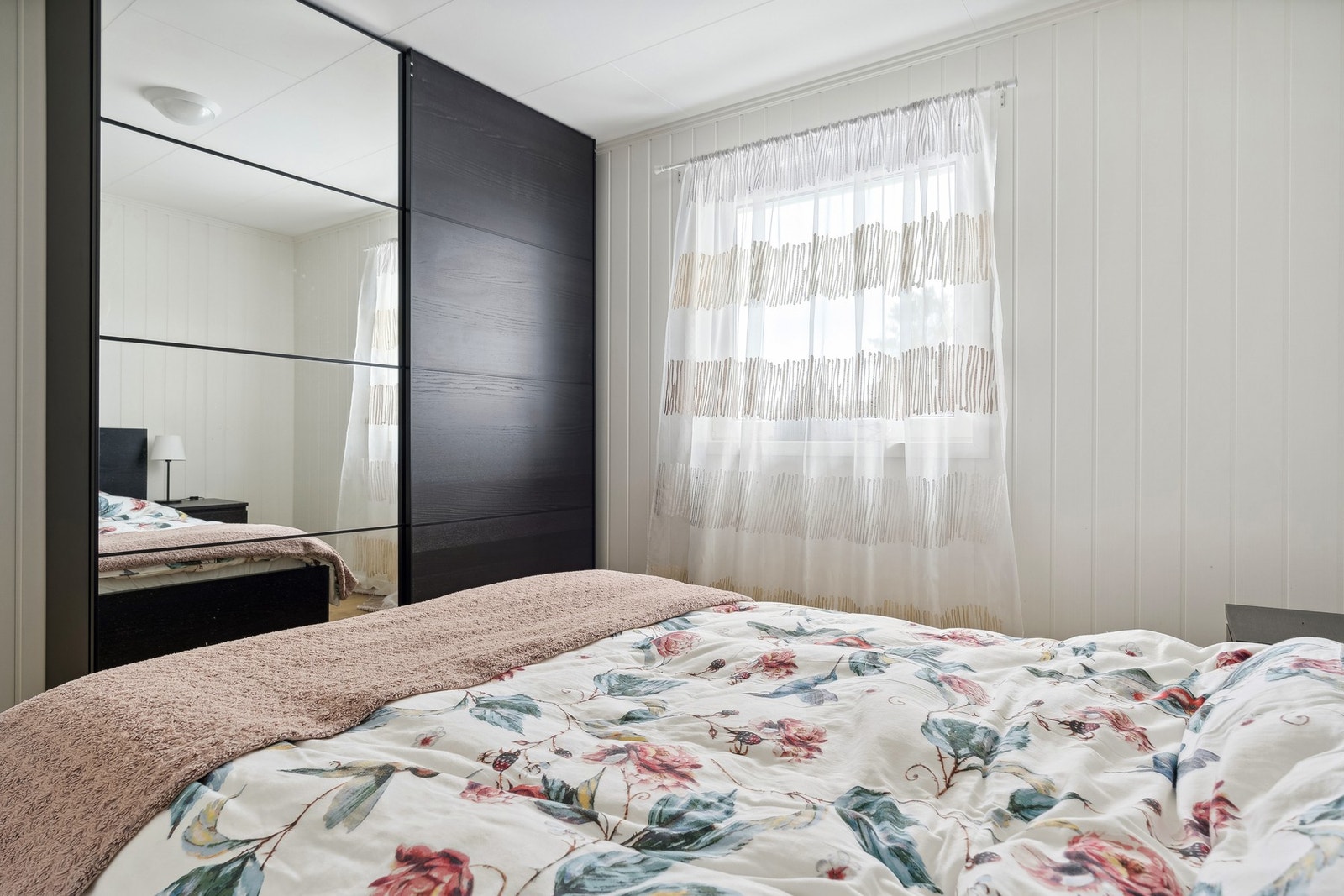 Soverommet er på hele 12. kvm. Galleribilde