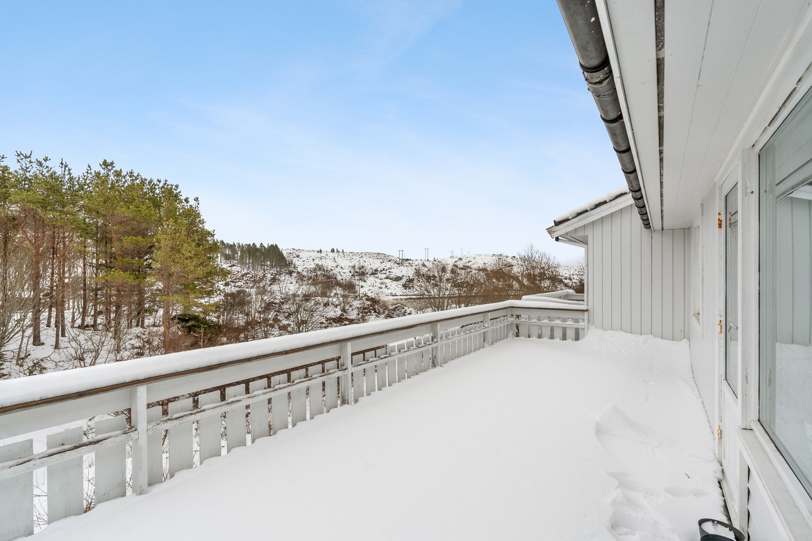 Gode solforhold og terrasse/altan på begge sidene av boligen! Galleribilde