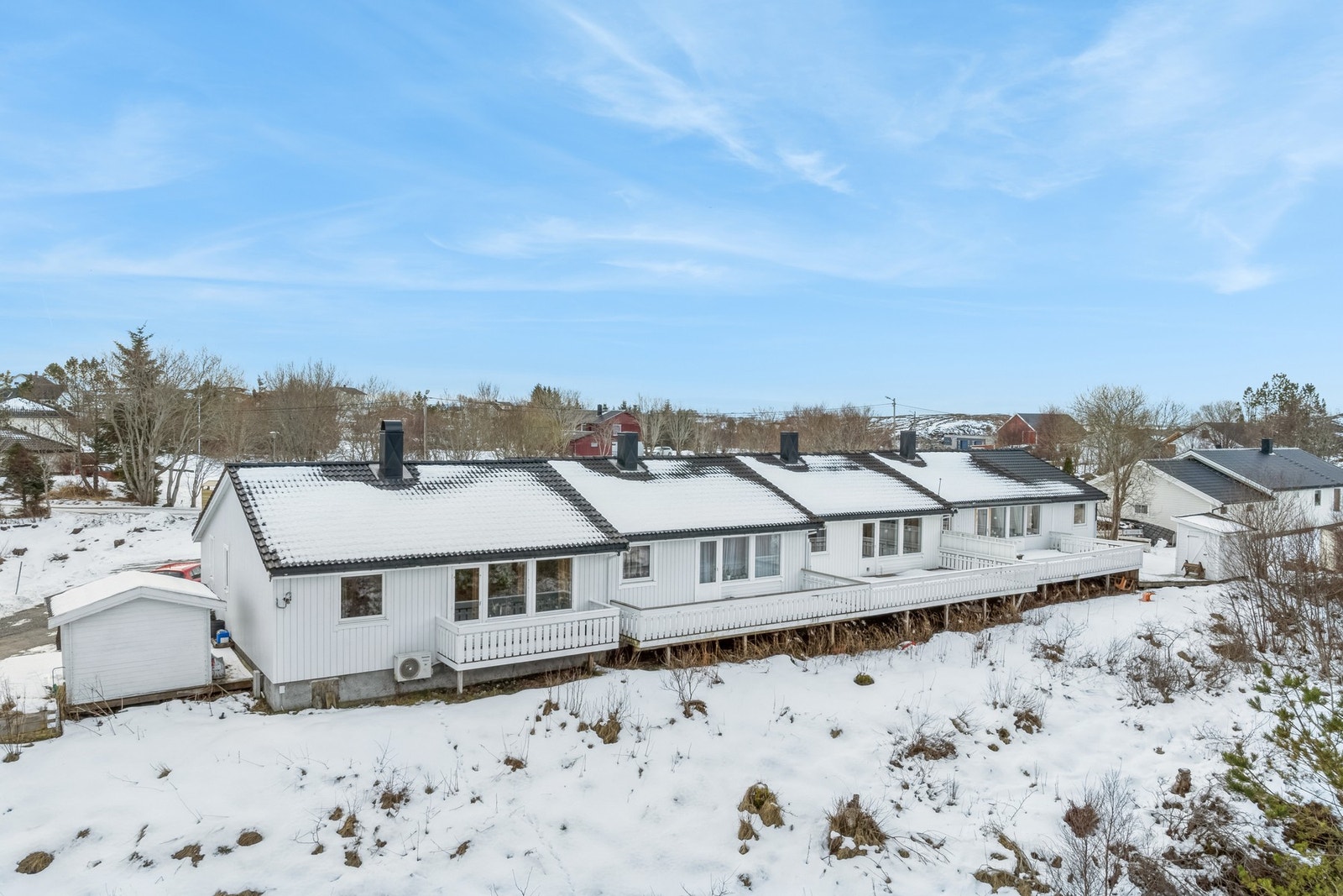 Boligen ligger i naturskjønne omgivelser Galleribilde